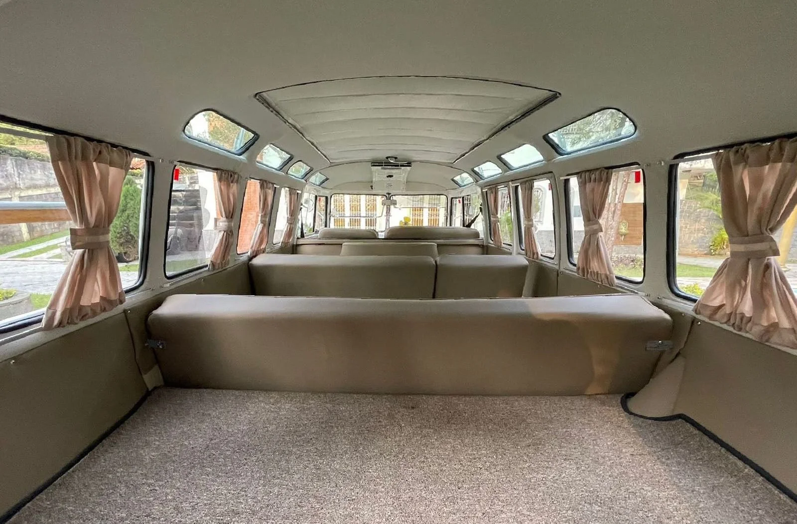 VW T1 splitwindow bus samba replica 1973 — Brazilian Classic Cars