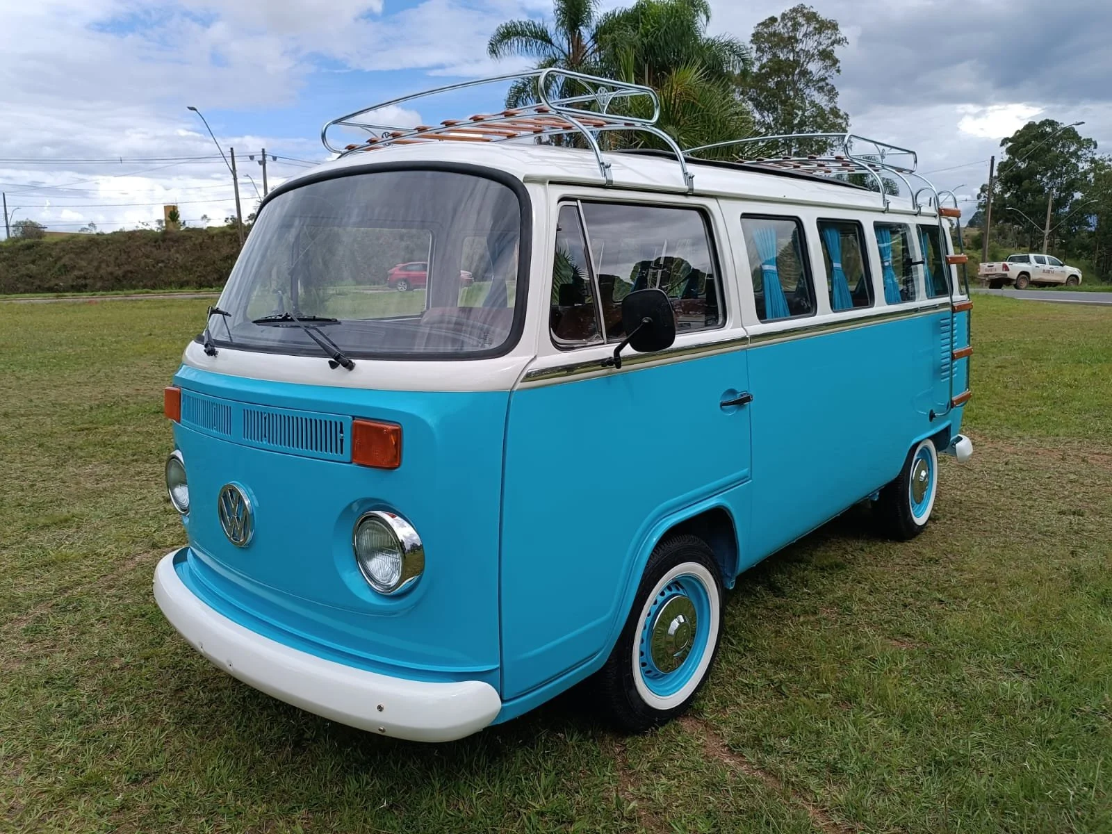 VW T2 baywindow bus camper van 1976 — Brazilian Classic Cars