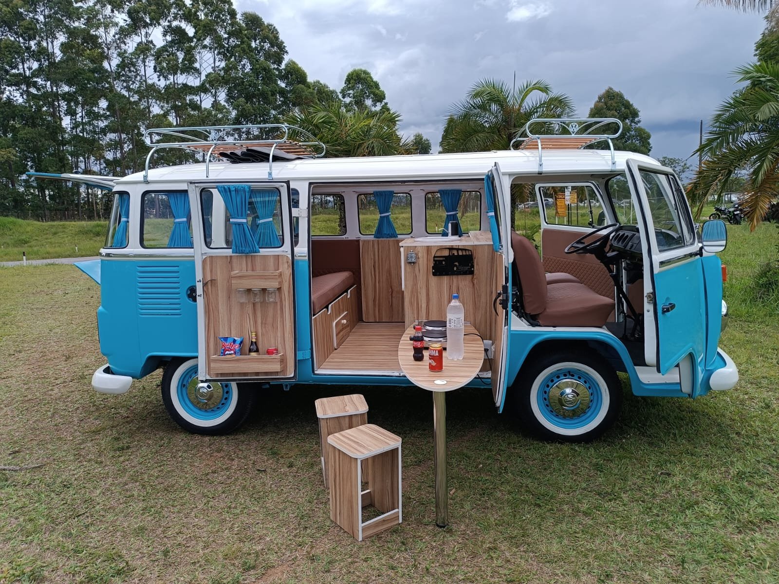 VW T2 baywindow bus camper van 1976 — Brazilian Classic Cars