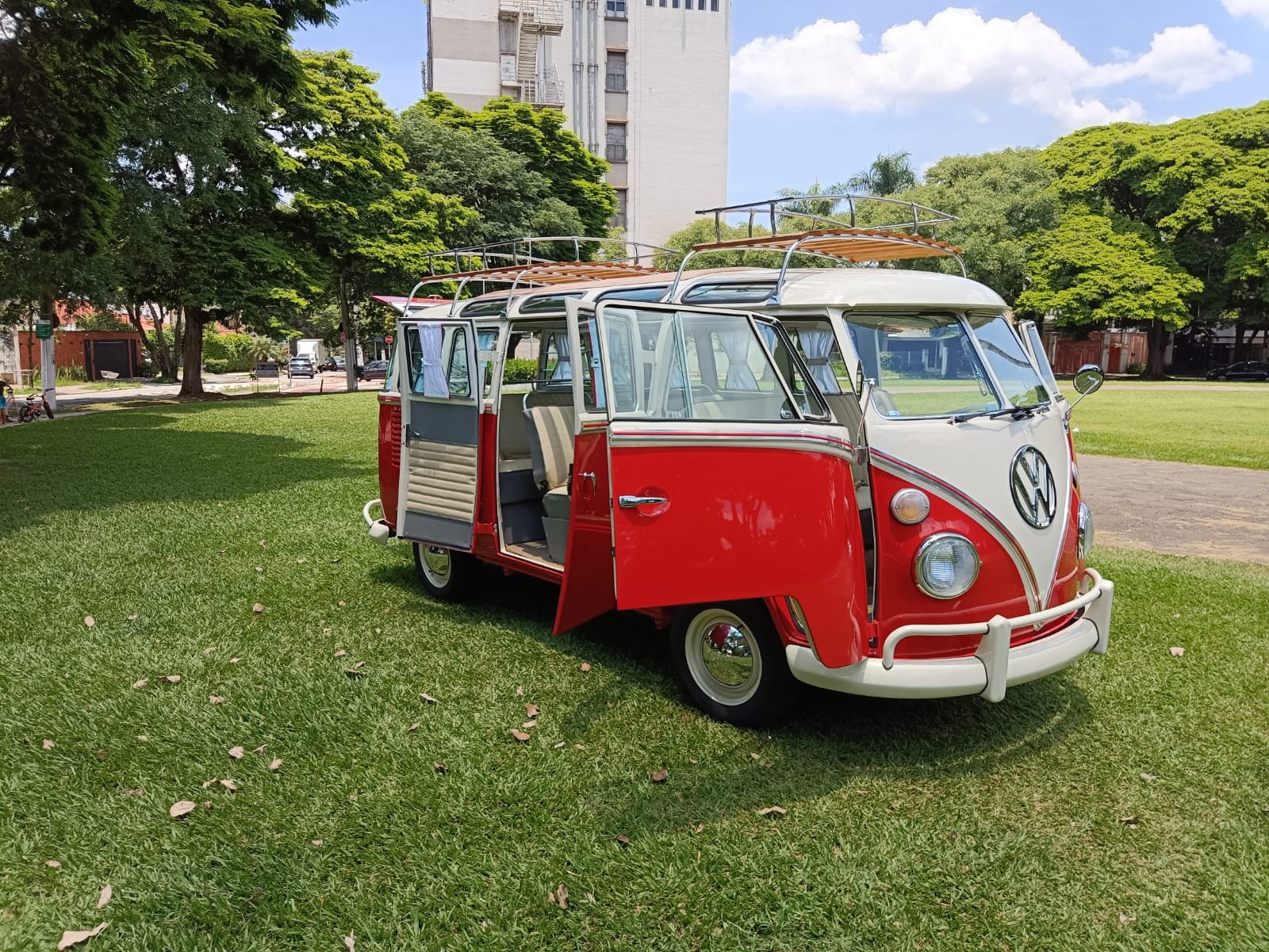VW T1 splitwindow bus samba replica 1966 — Brazilian Classic Cars