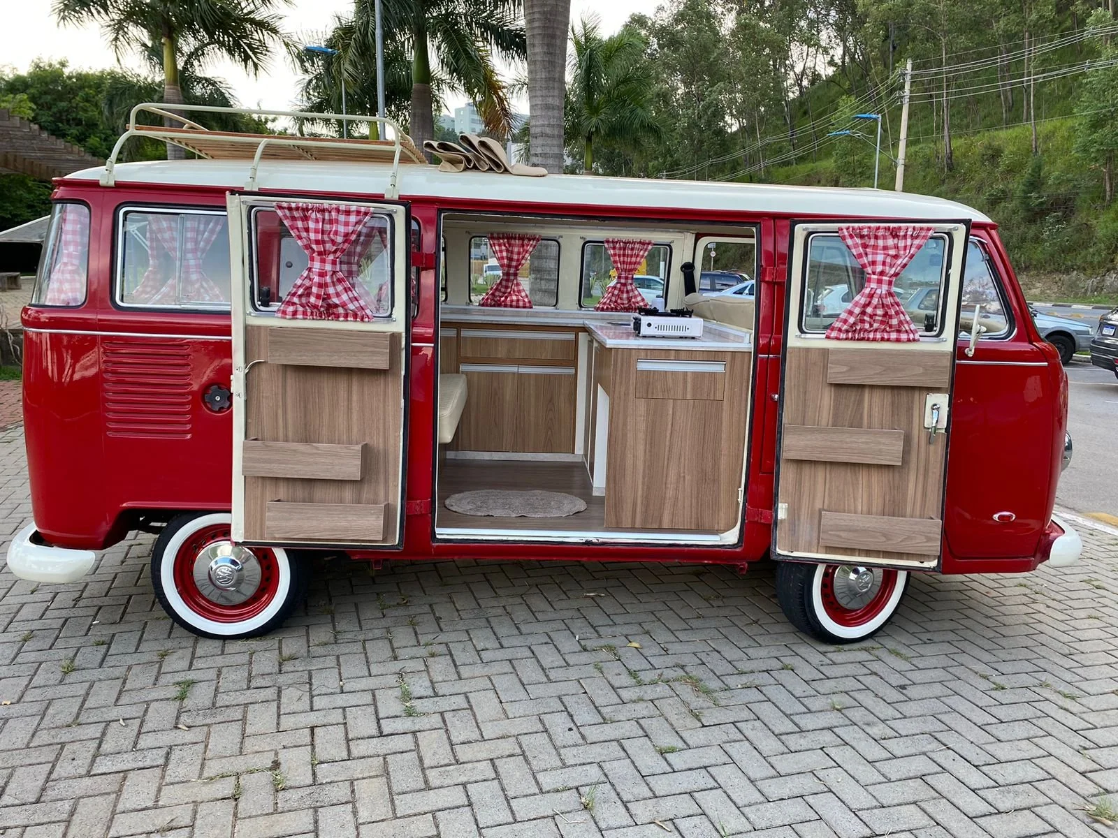 VW T2 baywindow bus camper van 1985 — Brazilian Classic Cars