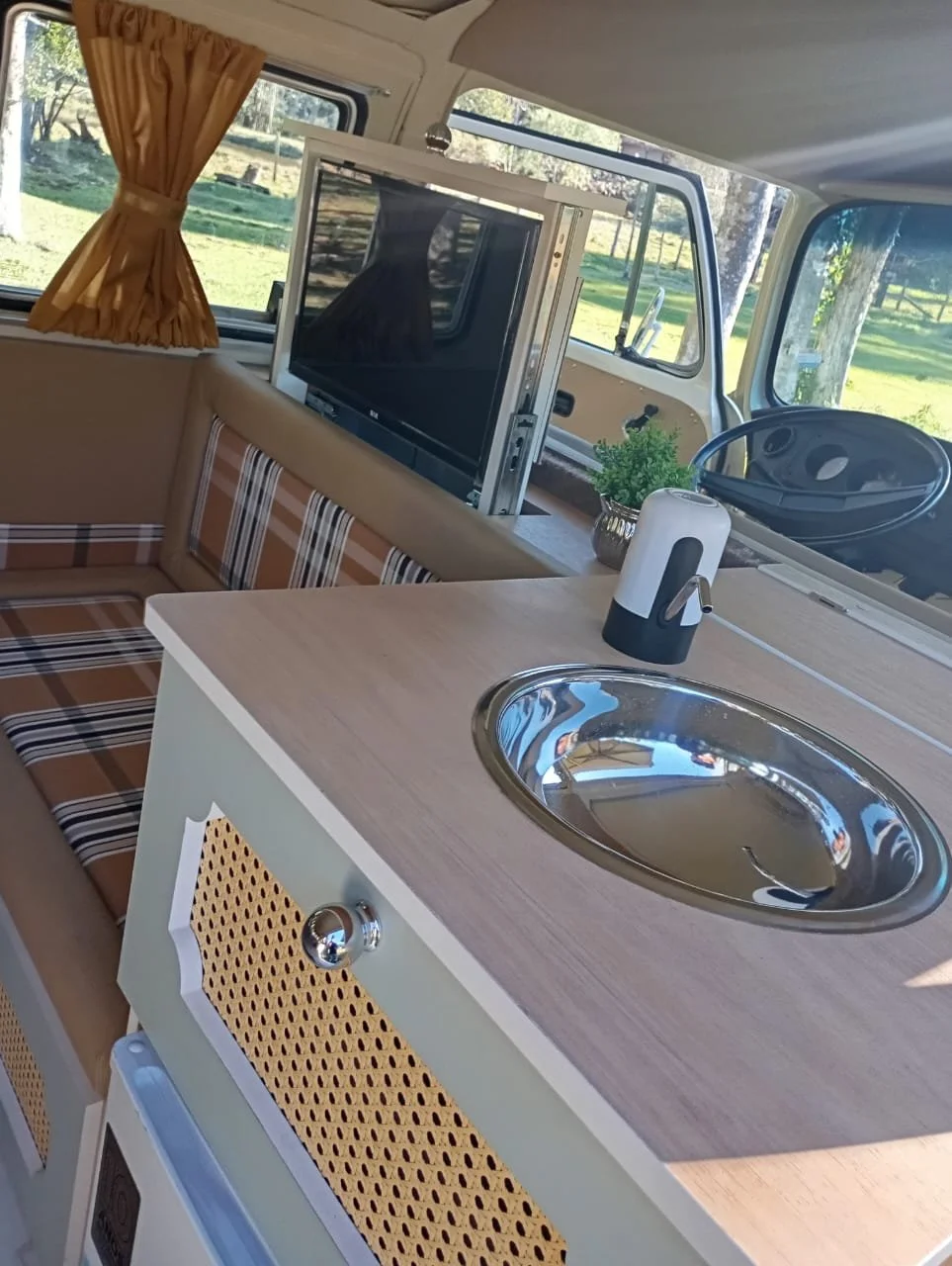 vw t2 baywindow bus camper van (32).jpeg