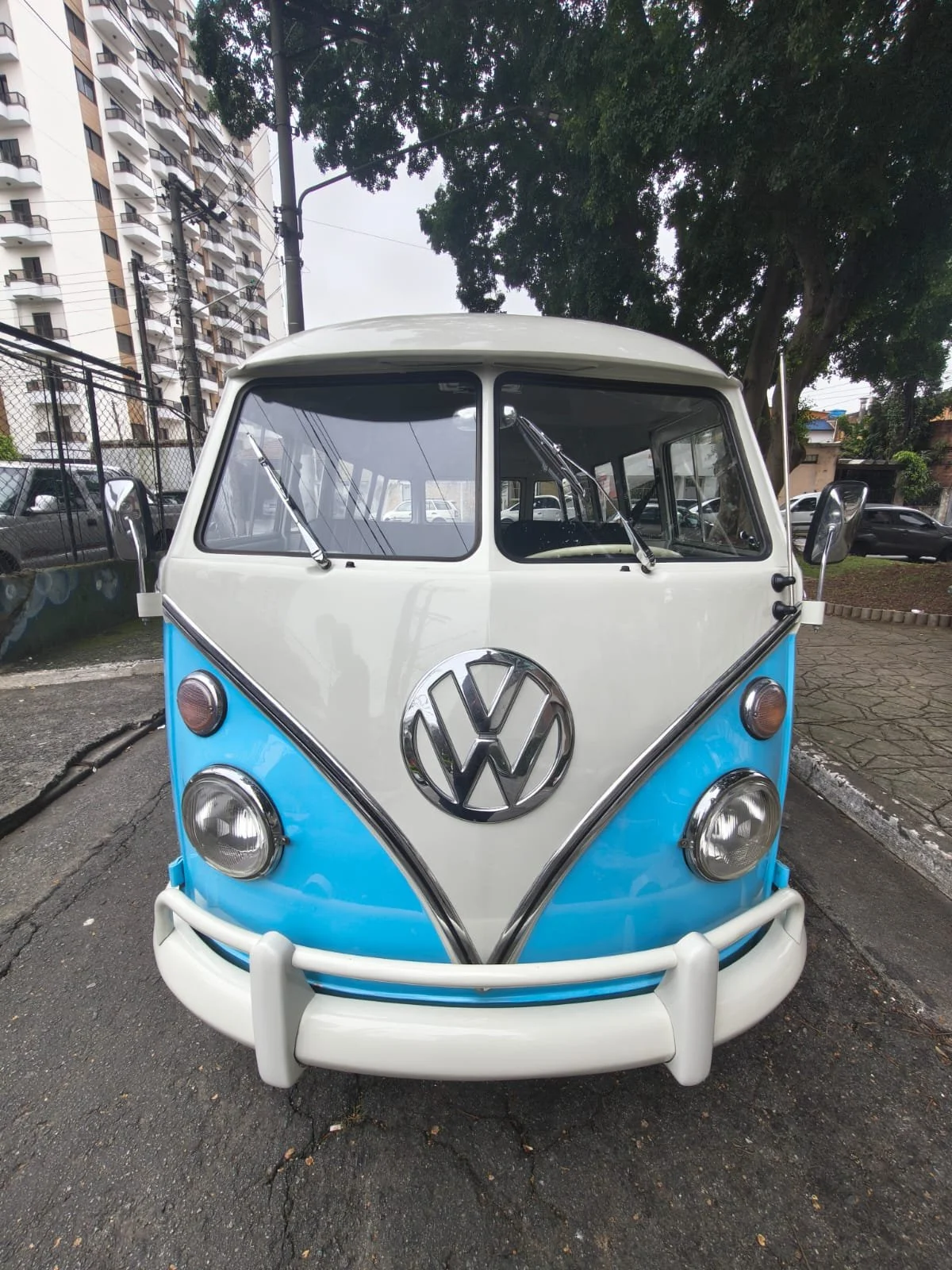 Volkswagen Split Window bus two tone color for sale (20).jpeg
