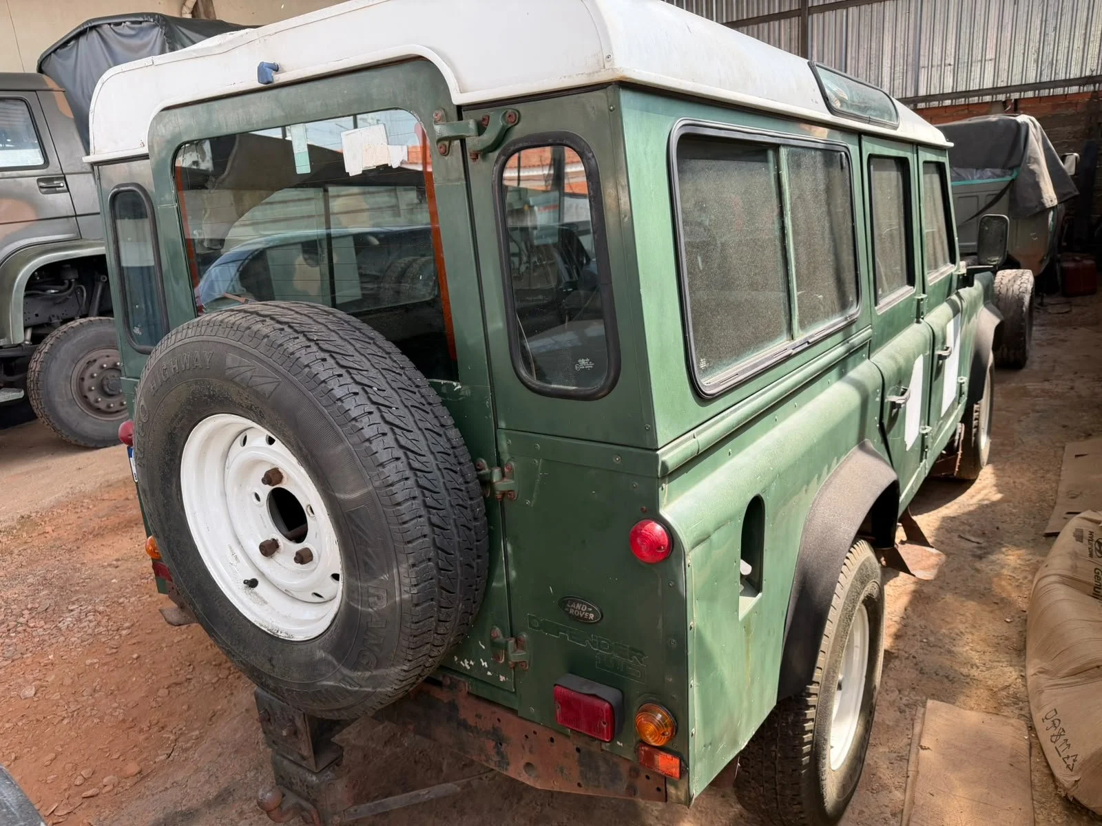 land rover defender (3).jpeg