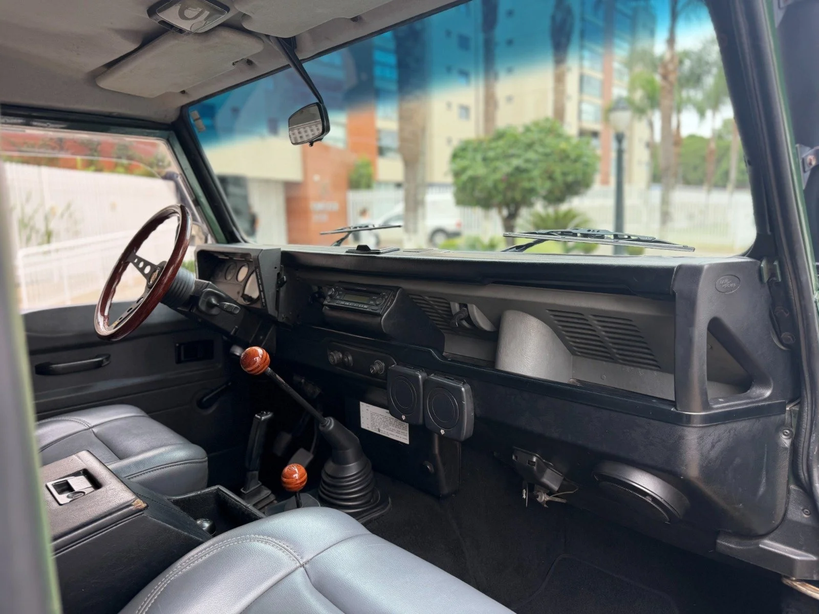 land rover defender 1996 for sale (17).jpeg