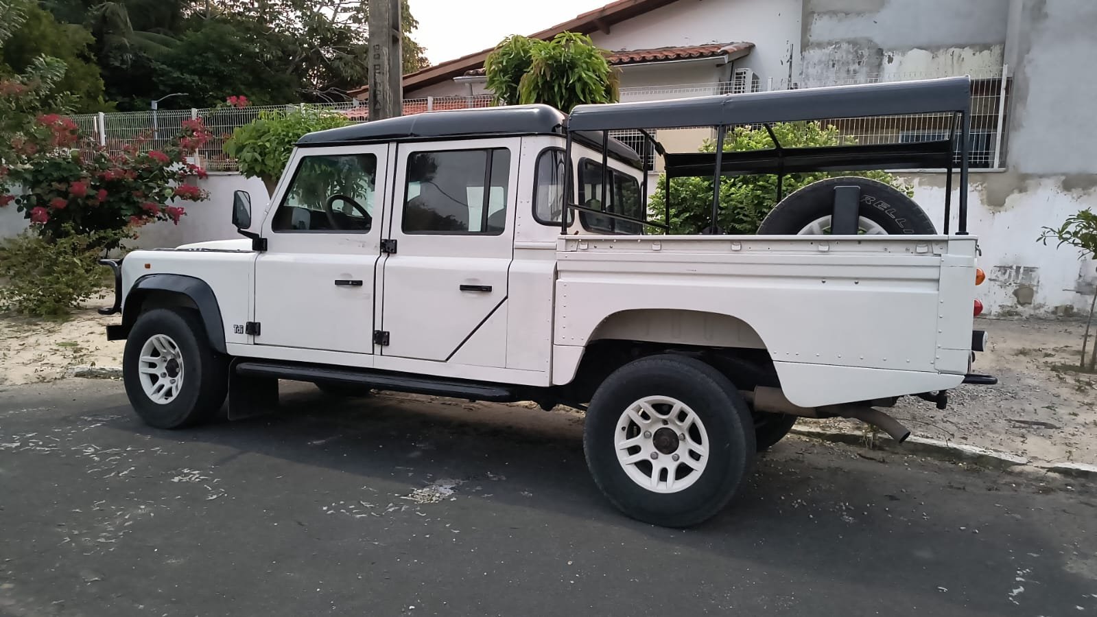 land rover defender 130 for sale (16).jpeg