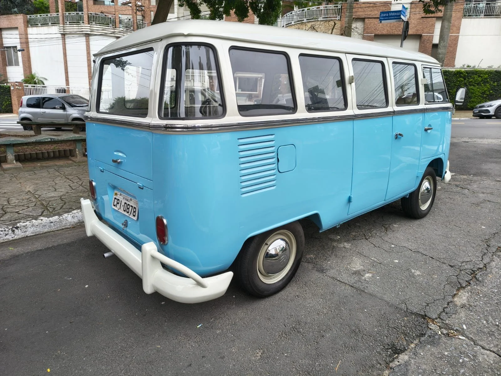Volkswagen Split Window bus two tone color for sale (7).jpeg
