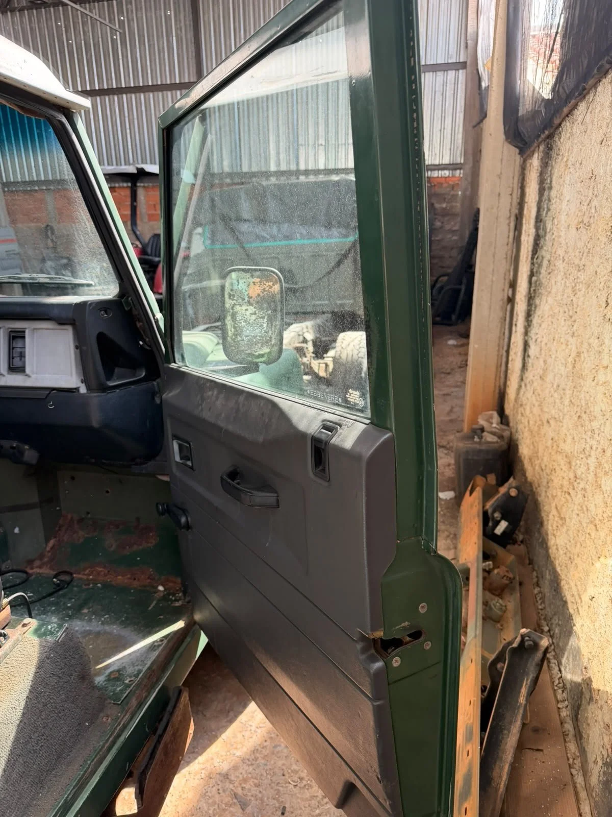 land rover defender (9).jpeg