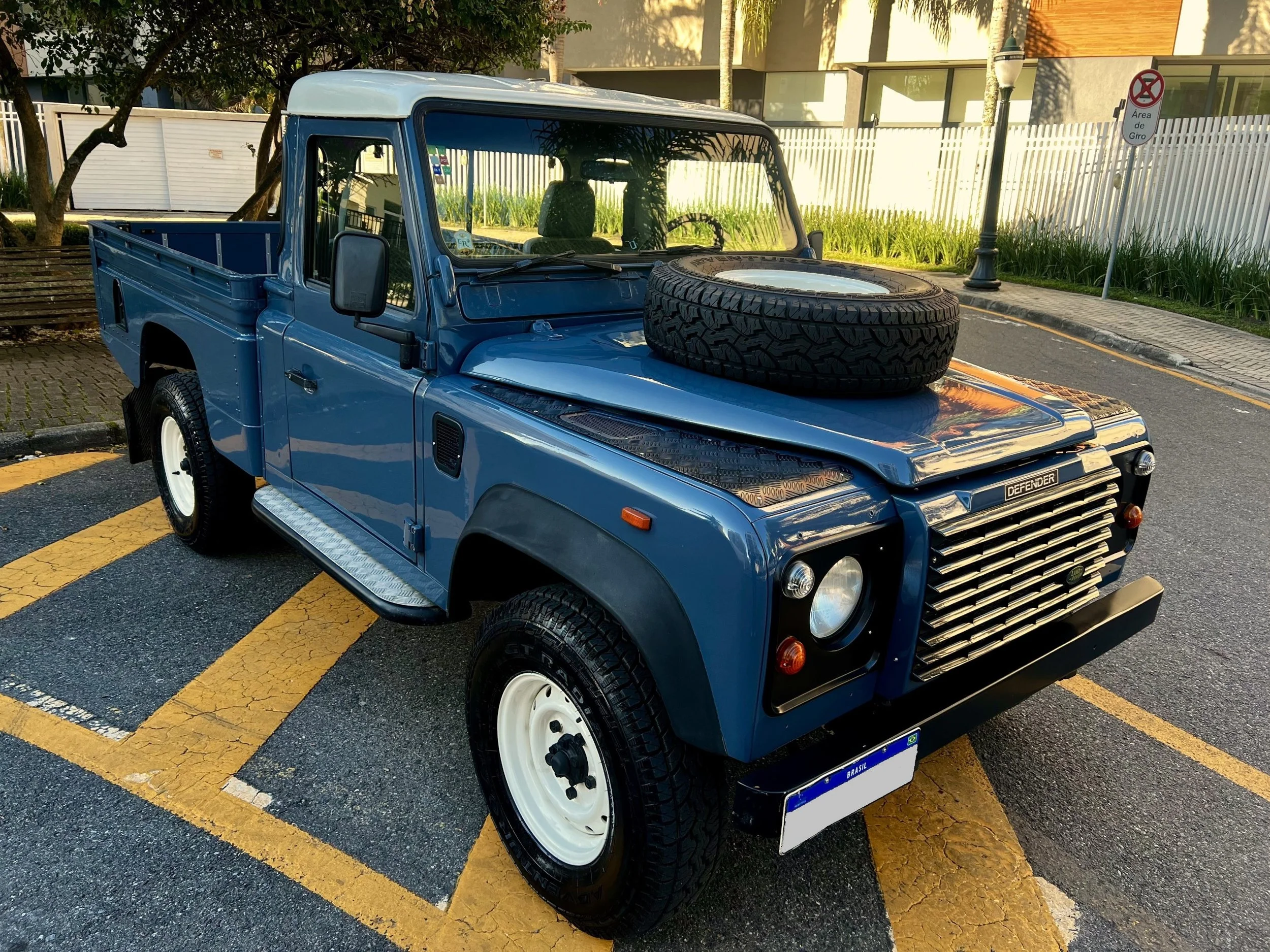 Defender Hcpu Rear View Land Rover Defender 110 HCPU 1997 — Brazilian Classic Cars