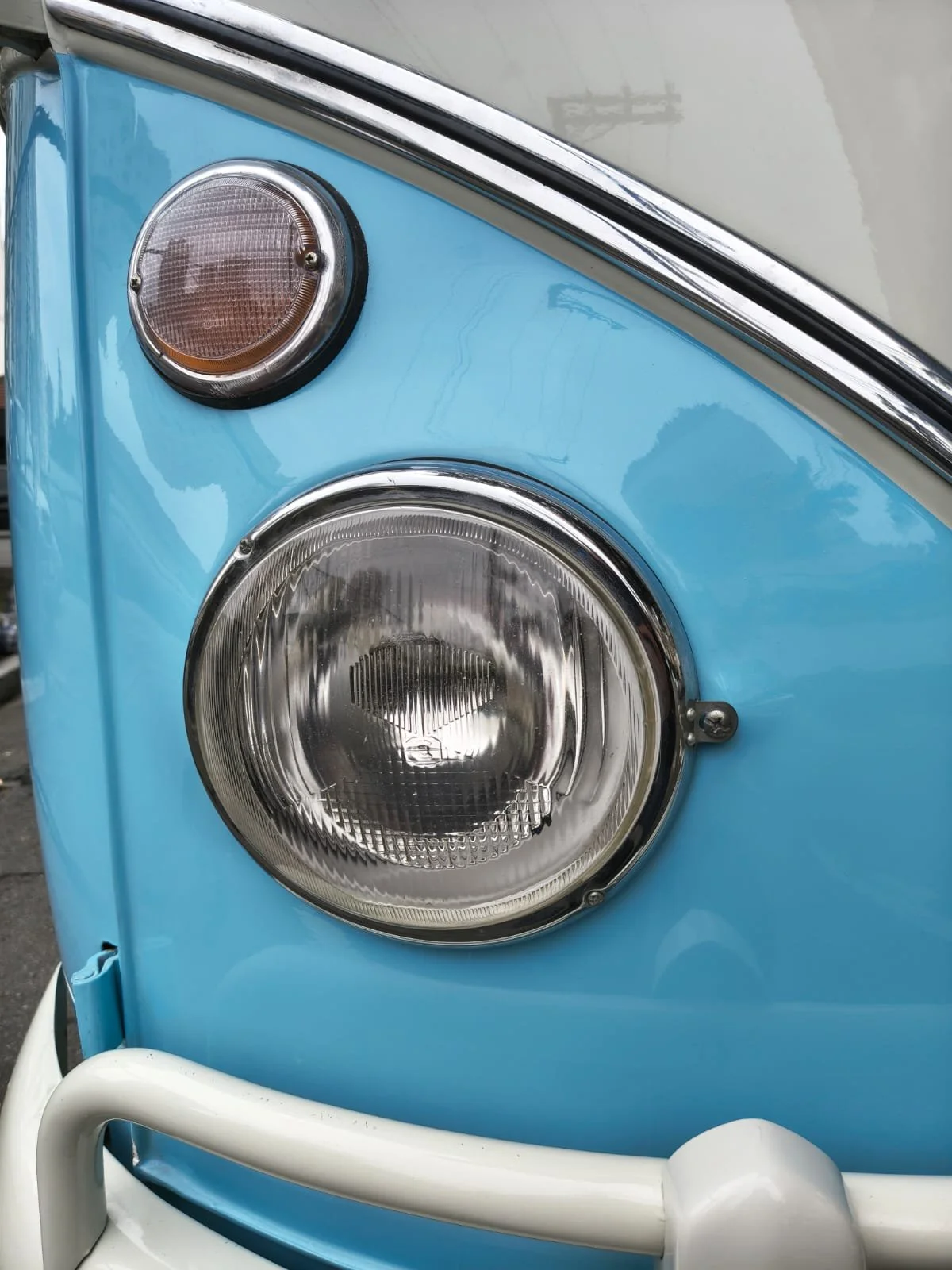 Volkswagen Split Window bus two tone color for sale (18).jpeg