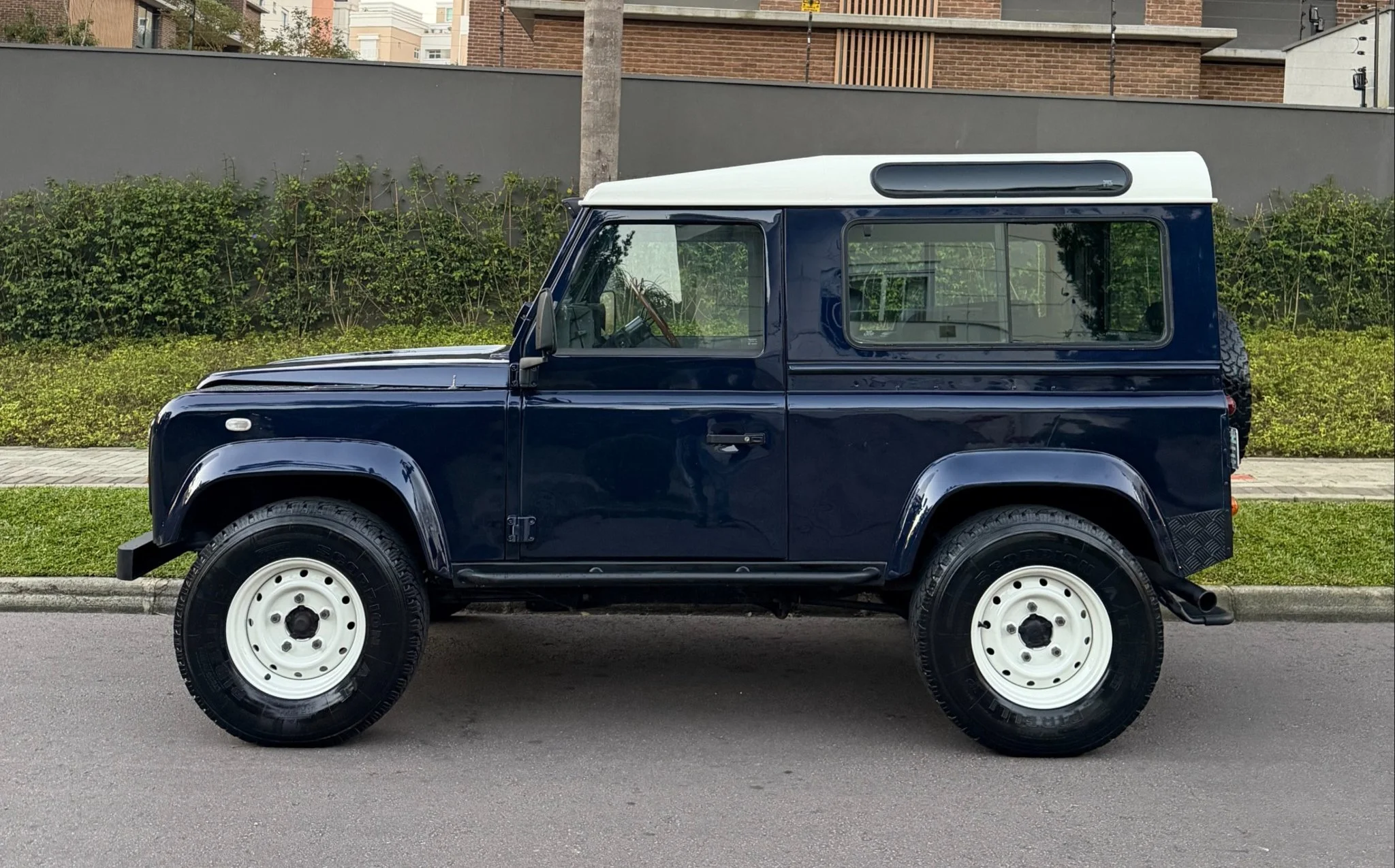 land rover defender 90 for sale (5).jpeg