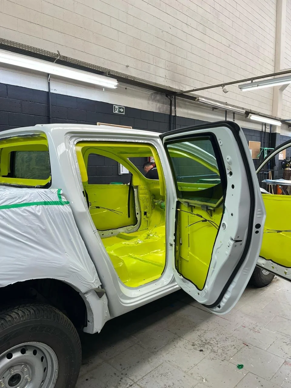 Armored level B6 Mitsubishi L200 (22).jpeg