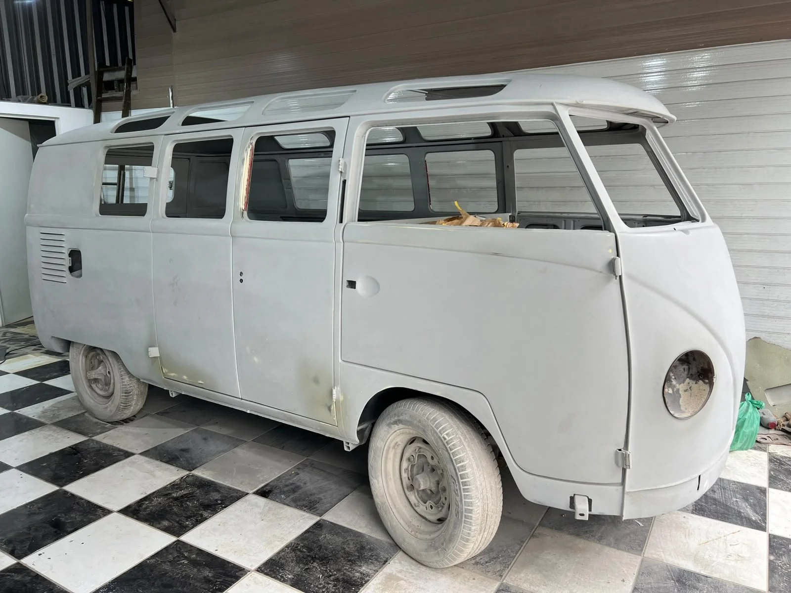 VW T1 split window bus samba replica 1959