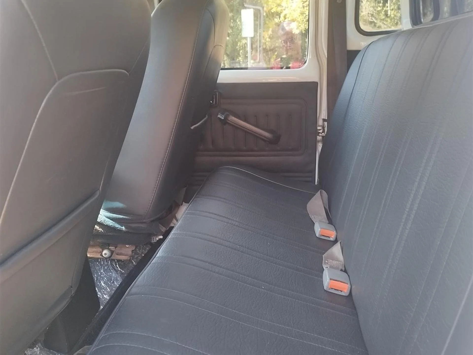 toyota 4 doors pick up_34.jpg