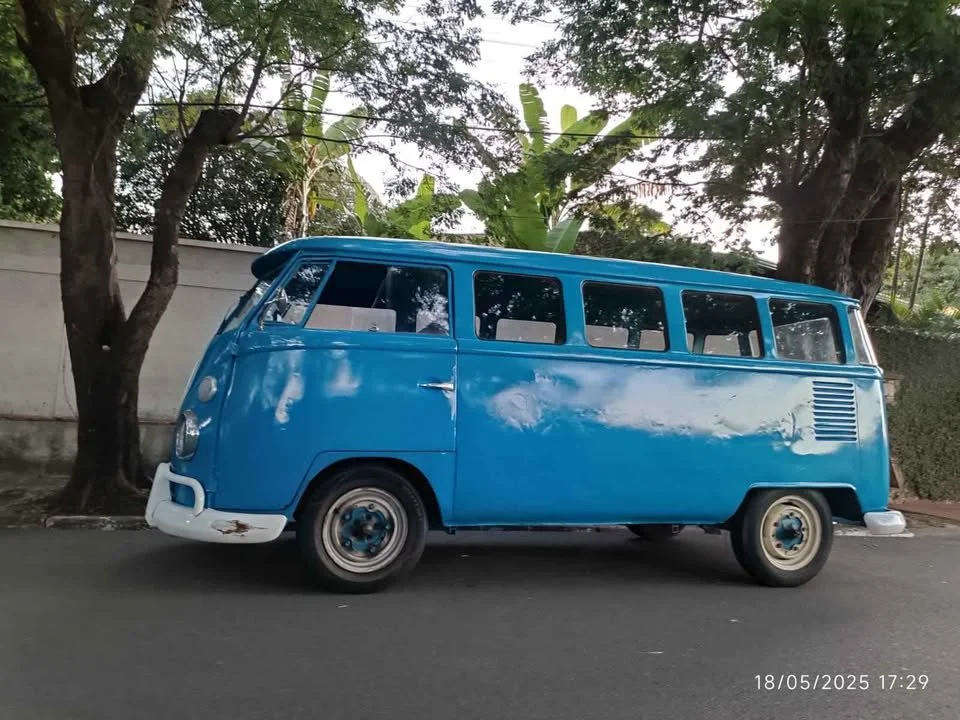 VW T1 splitwindow bus 1974
