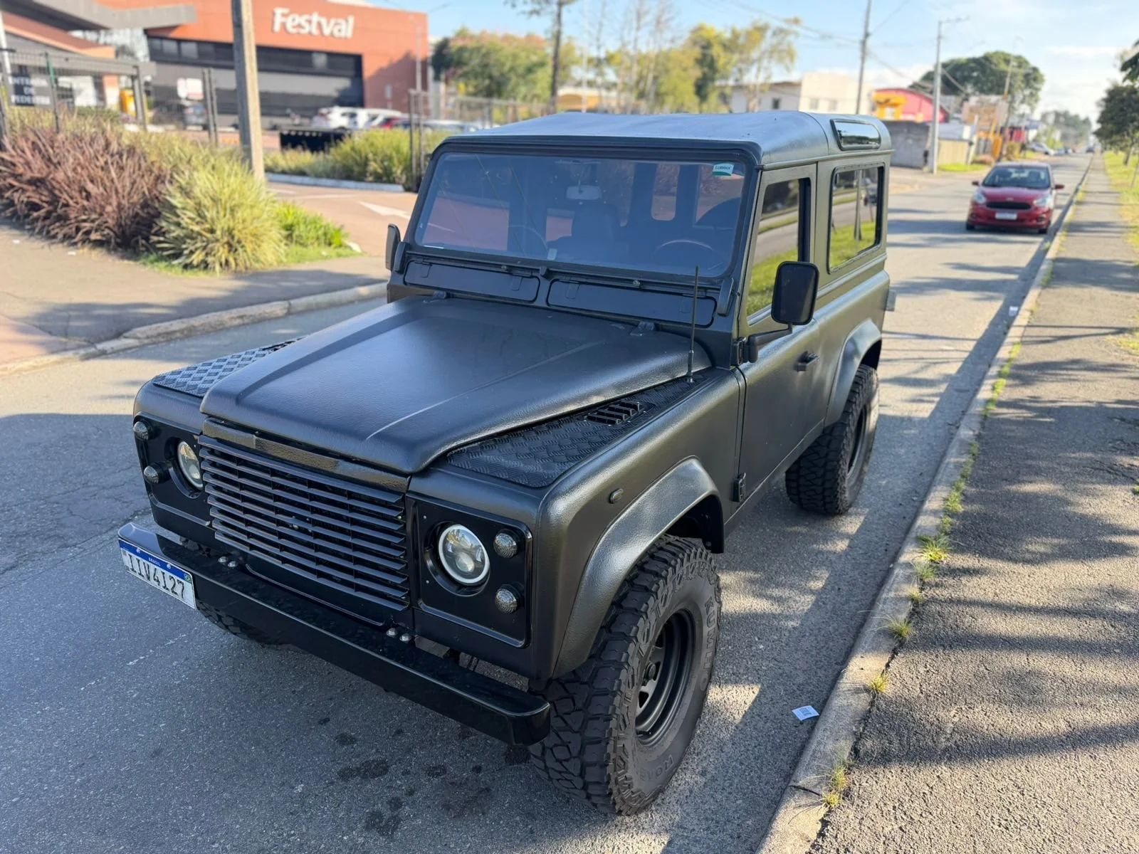 Land Rover Defender 90, fully revised, new tires, AC, new painting ...
