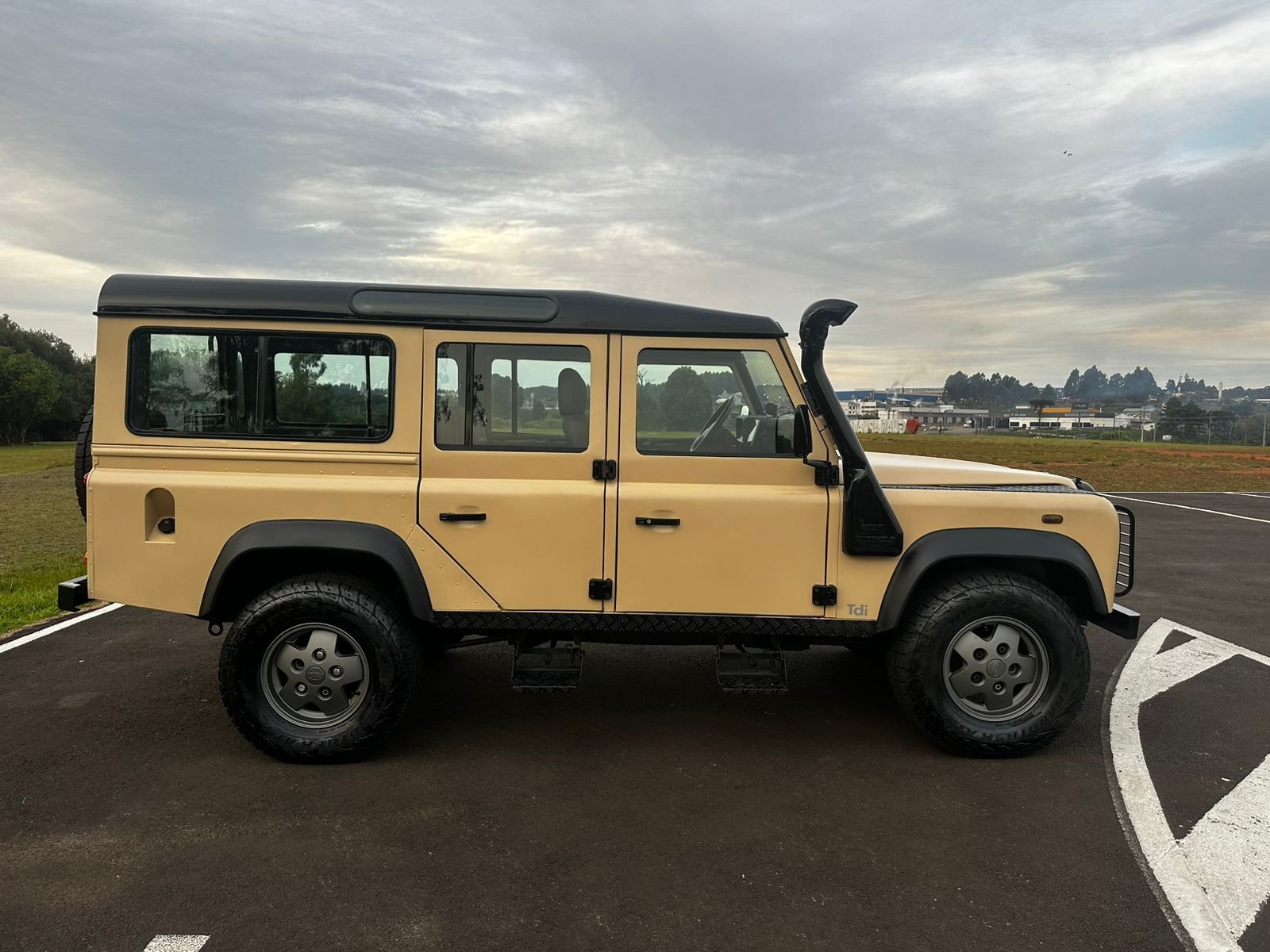 land rover defender 110 classic car for sale (6).jpeg