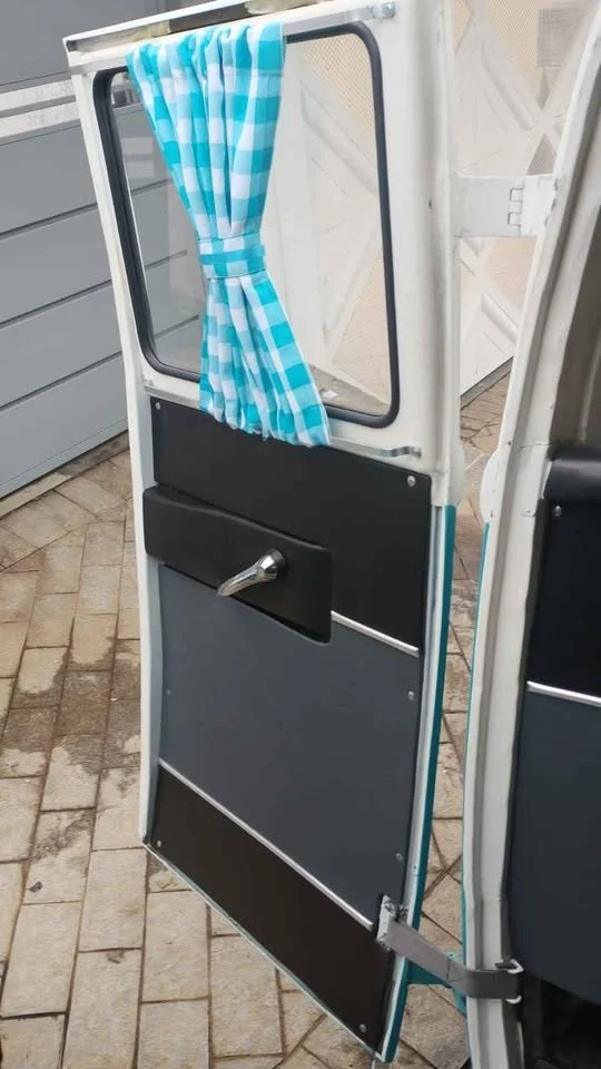6 doors vw baywindow bus_10.jpg
