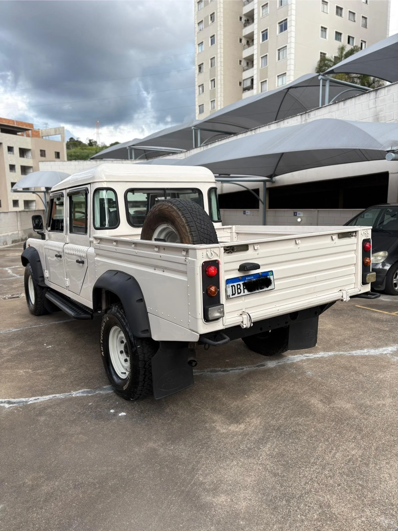land rover defender 130 for sale (12).jpeg