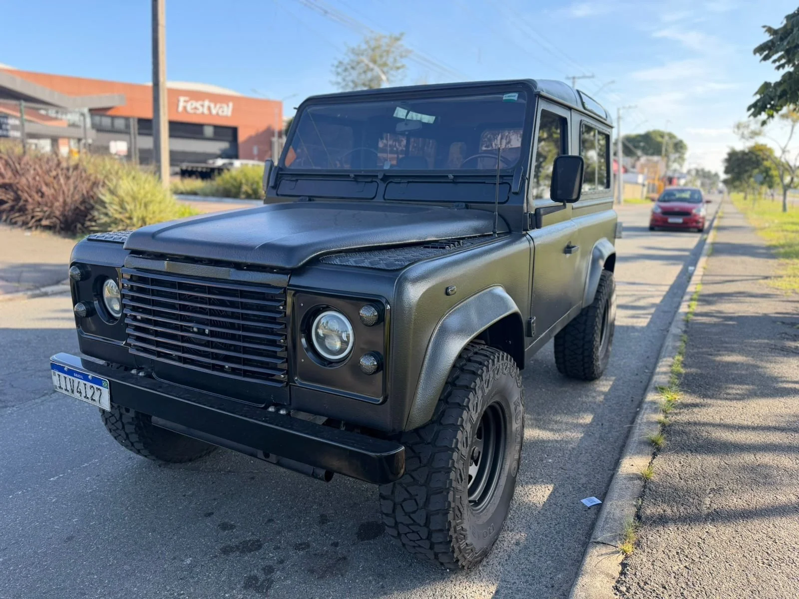 Land Rover Defender 90, fully revised, new tires, AC, new painting ...