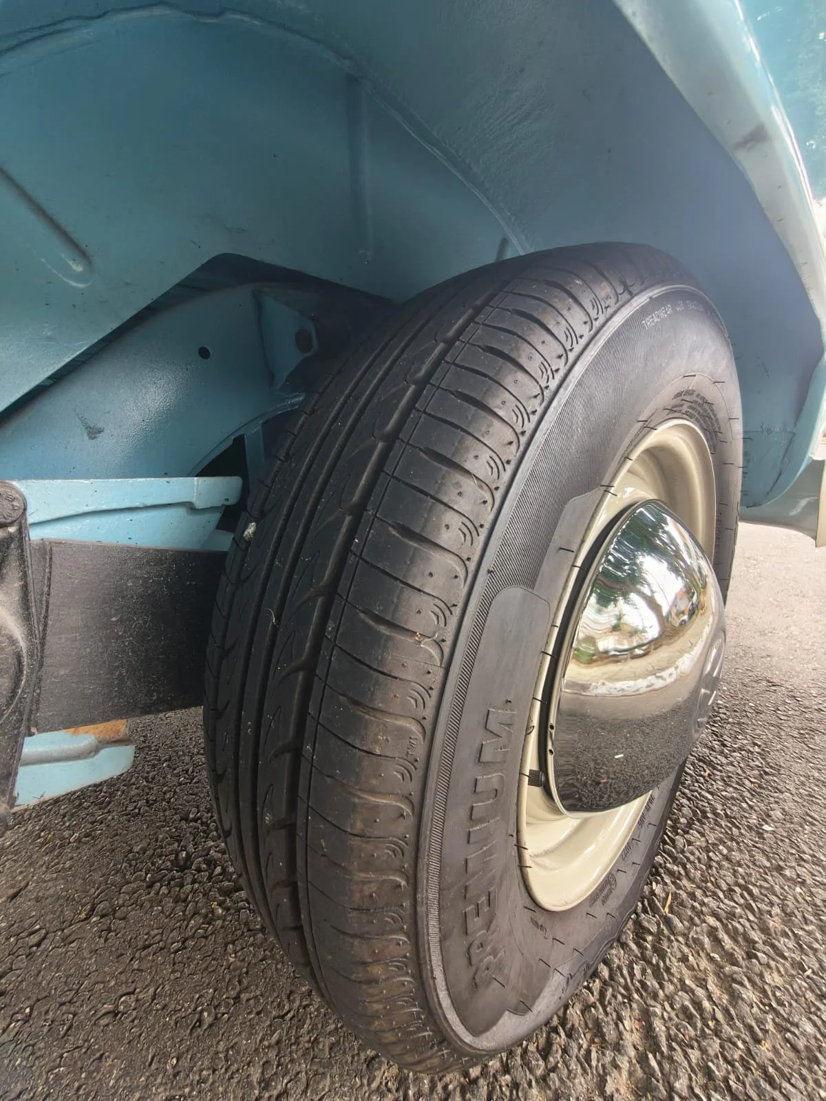 Volkswagen Split Window bus two tone color for sale (35).jpeg