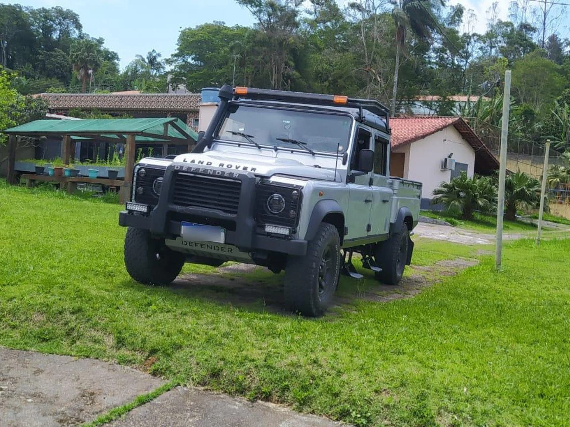 Land Rover Defender 130 2011