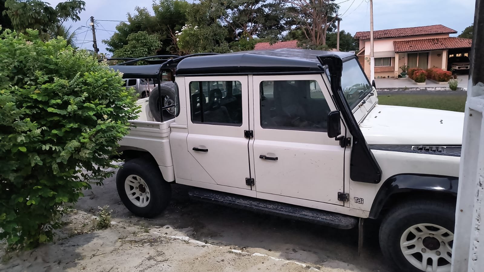 land rover defender 130 for sale (18).jpeg