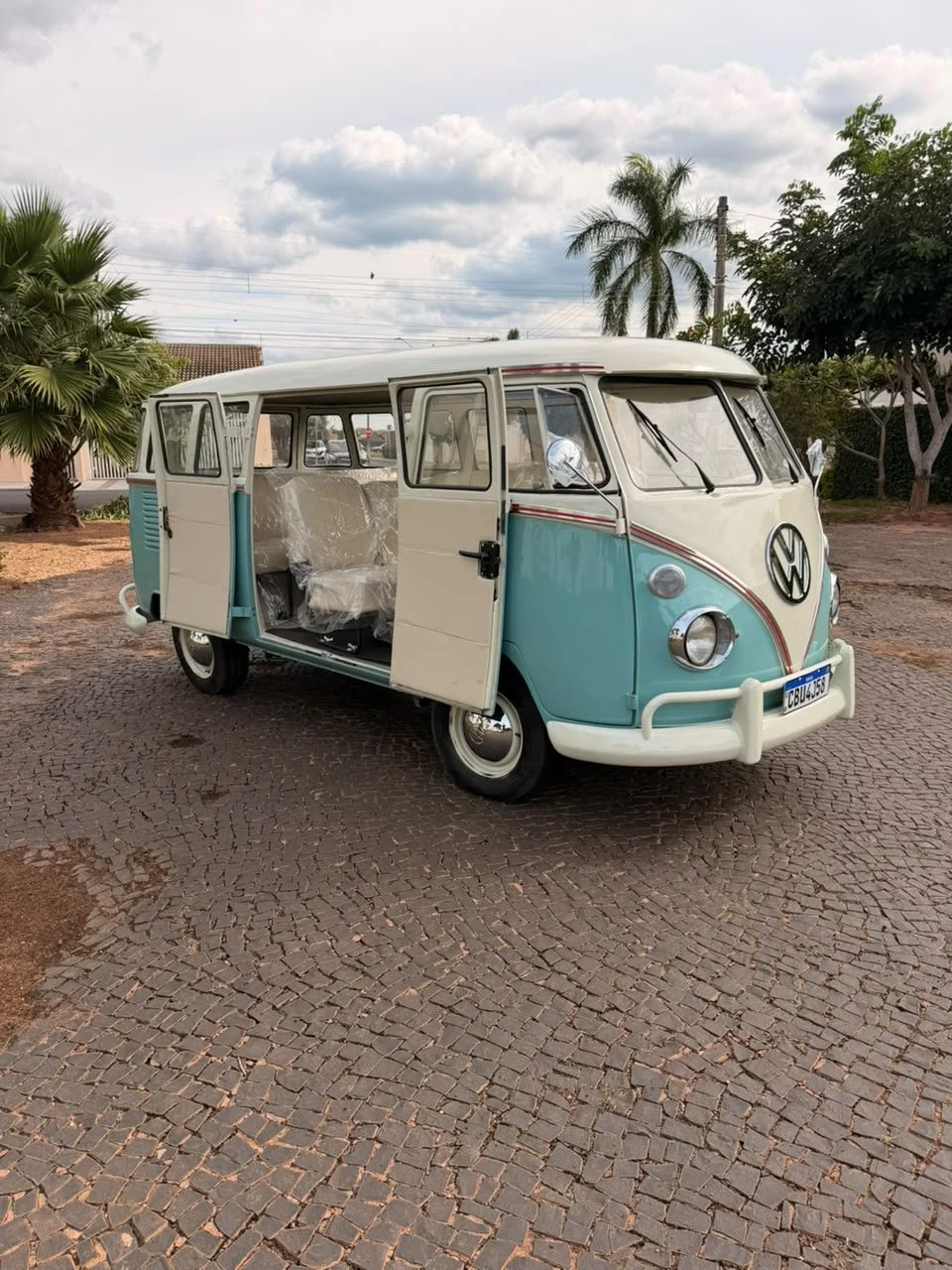 splitwindow bus for sale 1968 (11).jpeg