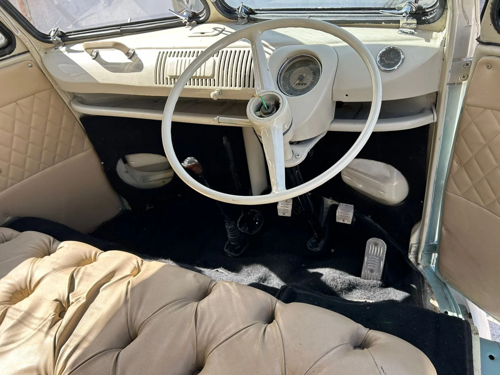 VW T1 splitwindow bus 1974