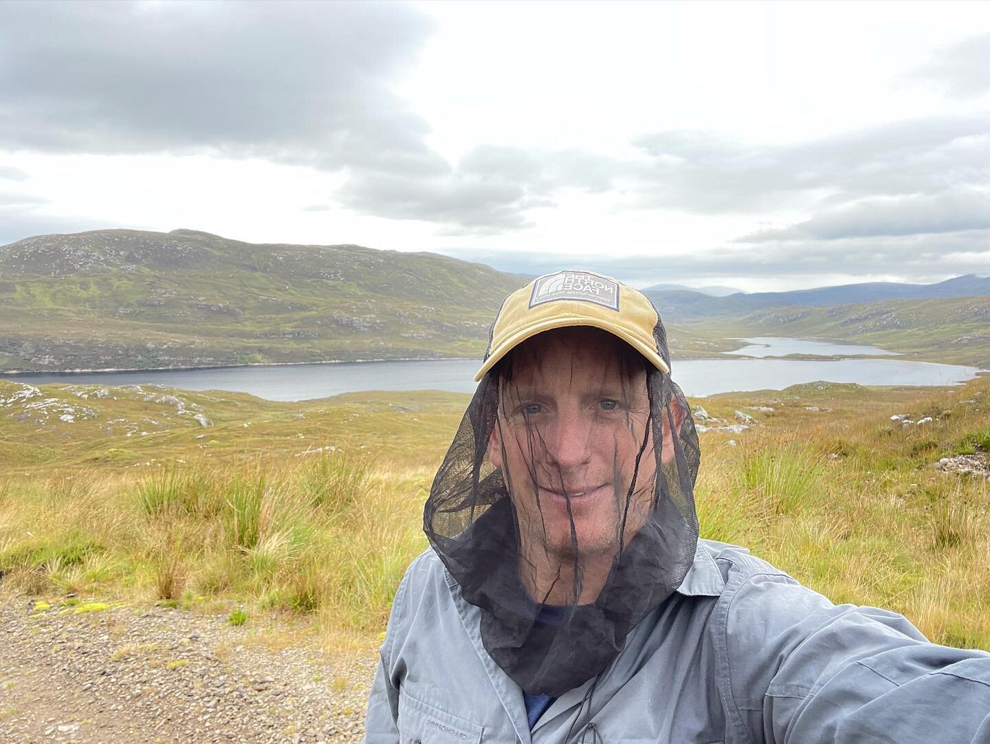 A cheeky little 18km hike through some awesome backdrops that were unfortunately guarded by monster mosquitoes! A Shackleton vintage bottle of whiskey has been cracked to get us through&hellip; 

#shackleton #camping #bothy #vango #scotland #walk #ta