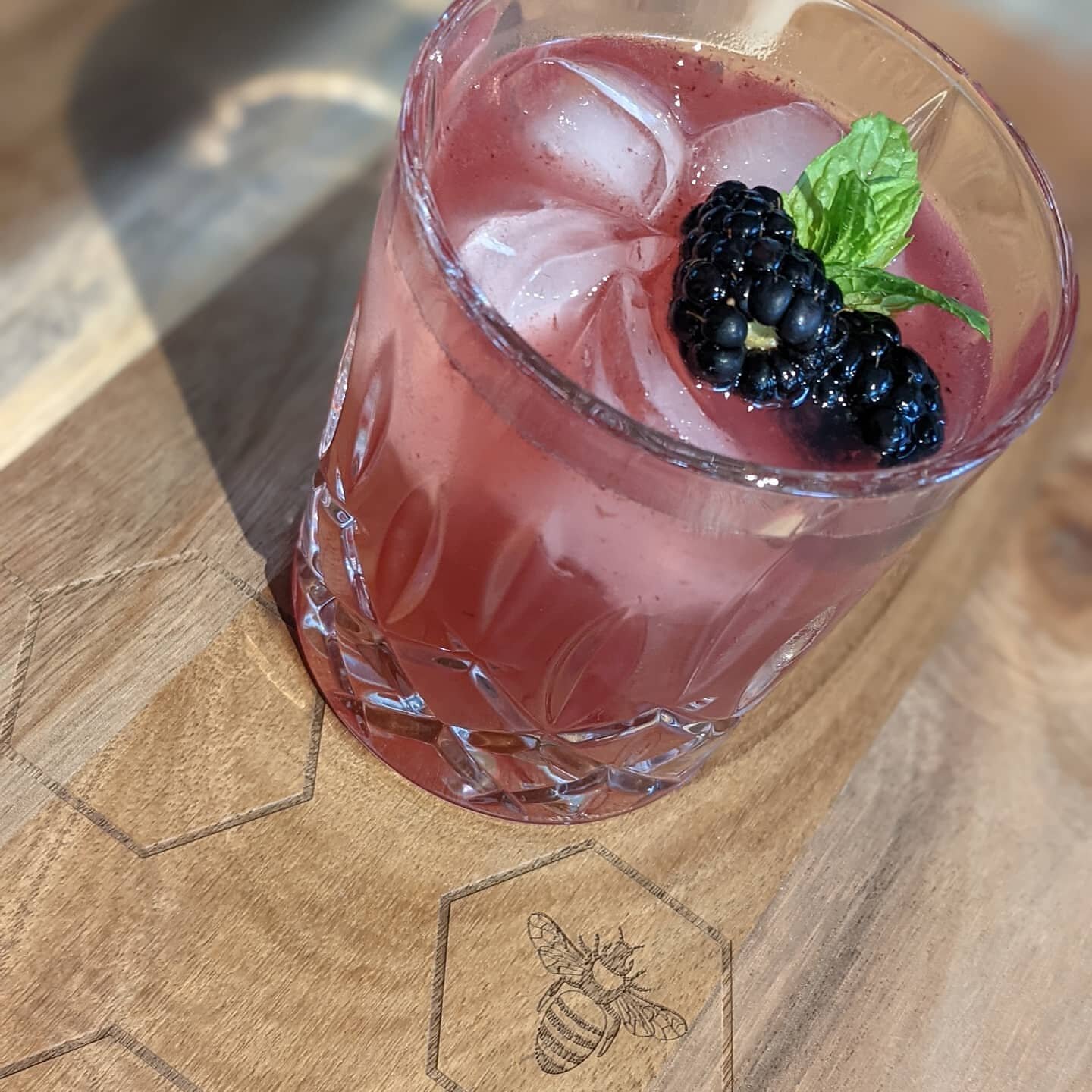 Blackberry Bramble 🖤 
Don't forget to save this recipe for later! 

If you don't love the dry spice that comes with Ginger beer, soda water makes a great substitution and really let's your drink focus on the floral and blackberry flavors. 

#mobileb