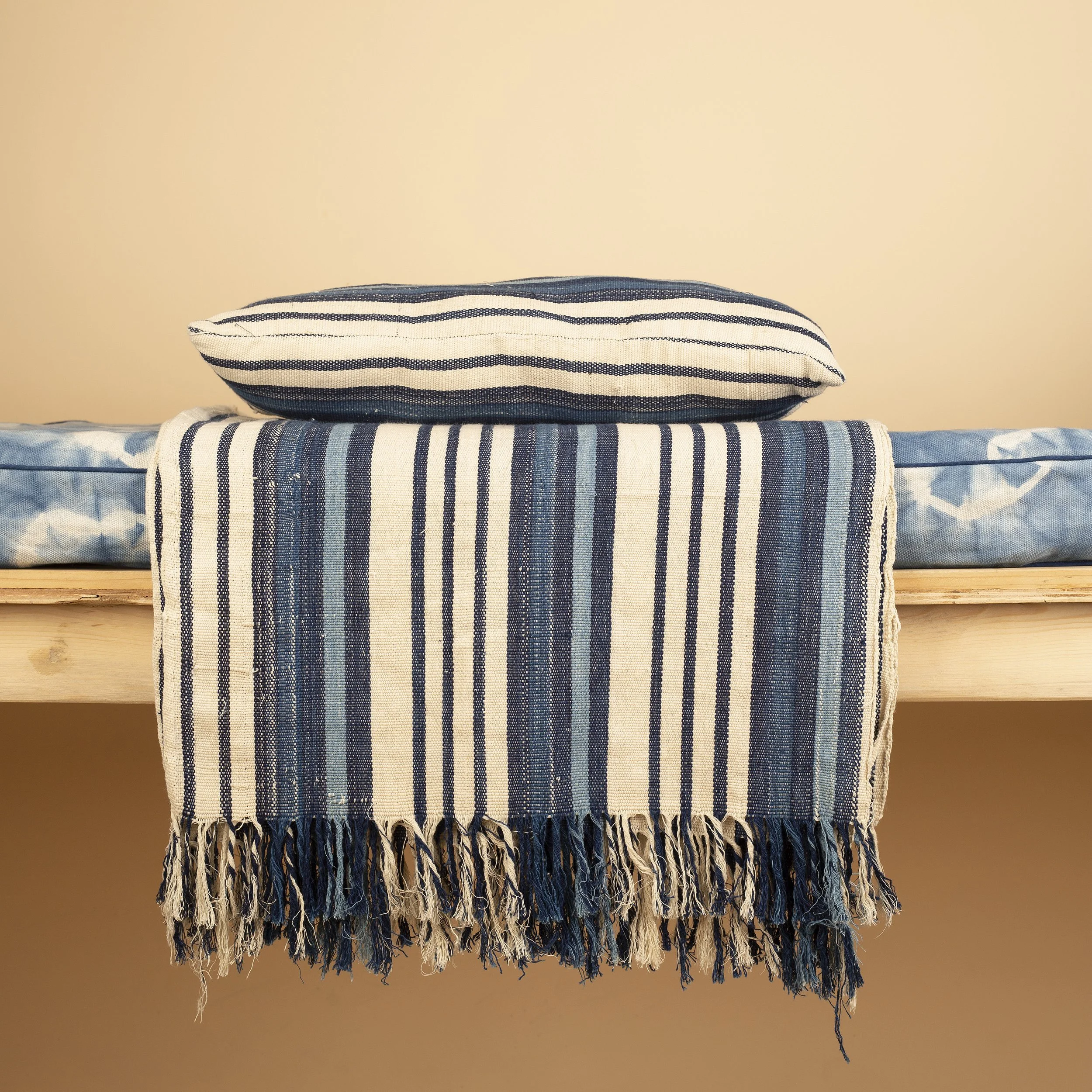 Throw and Throw pillow ZV7A4242 copy (2).jpg