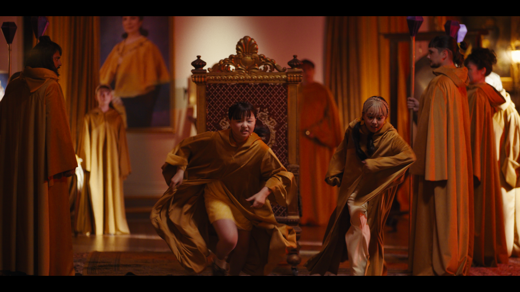 Fiona Donovan Caper crew katinkatonk throne.PNG