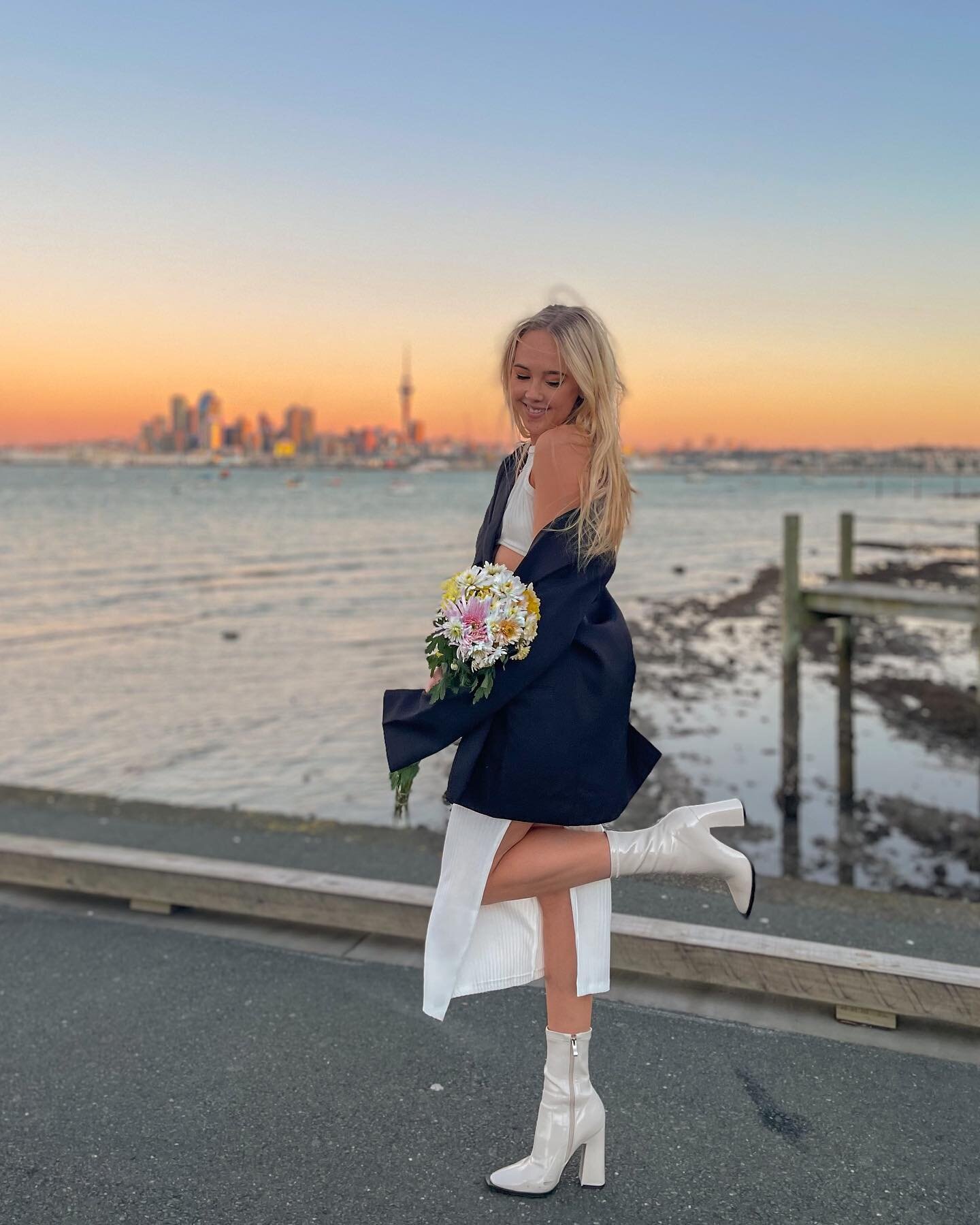Ad/ Enjoying the beautiful winter sunset in my new @princesspollyboutique fit!

This is the Ellie set paired with the Wyoming Blazer and Barcelona Boot! Check out my new reel for more outfit inspo!! 🤍 use my code HR20 for 20% off!!