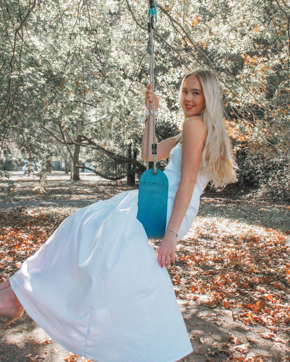 Fairytale dreams 🥰🤍

Sometimes putting on a beautiful dress, dancing in the garden and having a swing is all you need!

How is your week going? ☺️