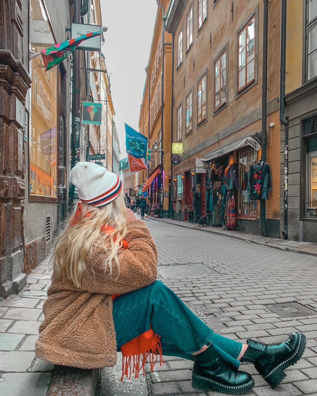 Anyone else obsessed with just getting lost in a new city?
⠀⠀⠀⠀⠀⠀⠀⠀⠀
Tb to exploring Stockholm! I remember leaving the hotel and just exploring ALL day!! Getting lost in the back streets, exploring new shops and trying new foods in cafes!
⠀⠀⠀⠀⠀⠀⠀⠀⠀
I