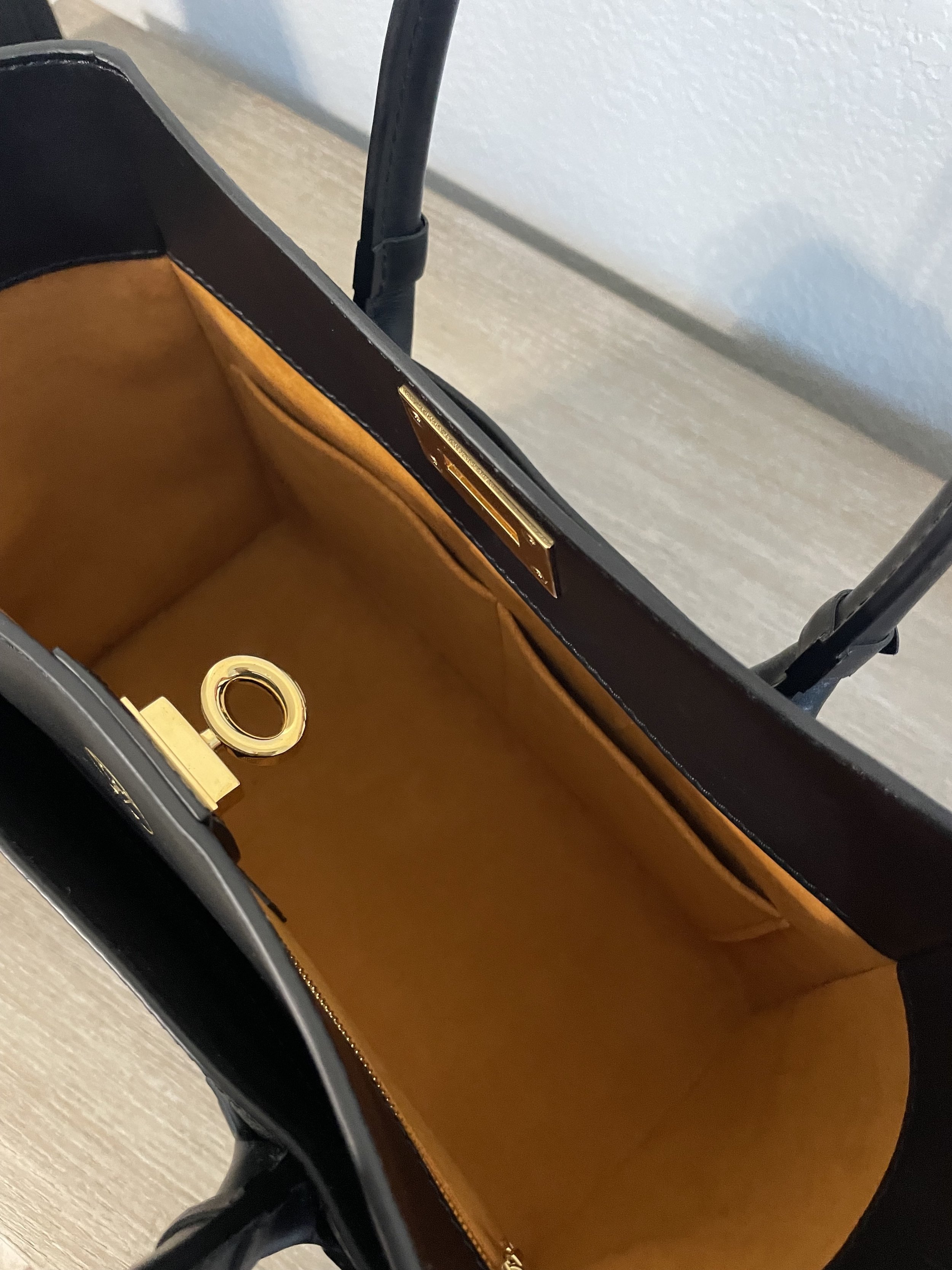 Louis Vuitton Favorite Bag Review- It is such a great bag! 