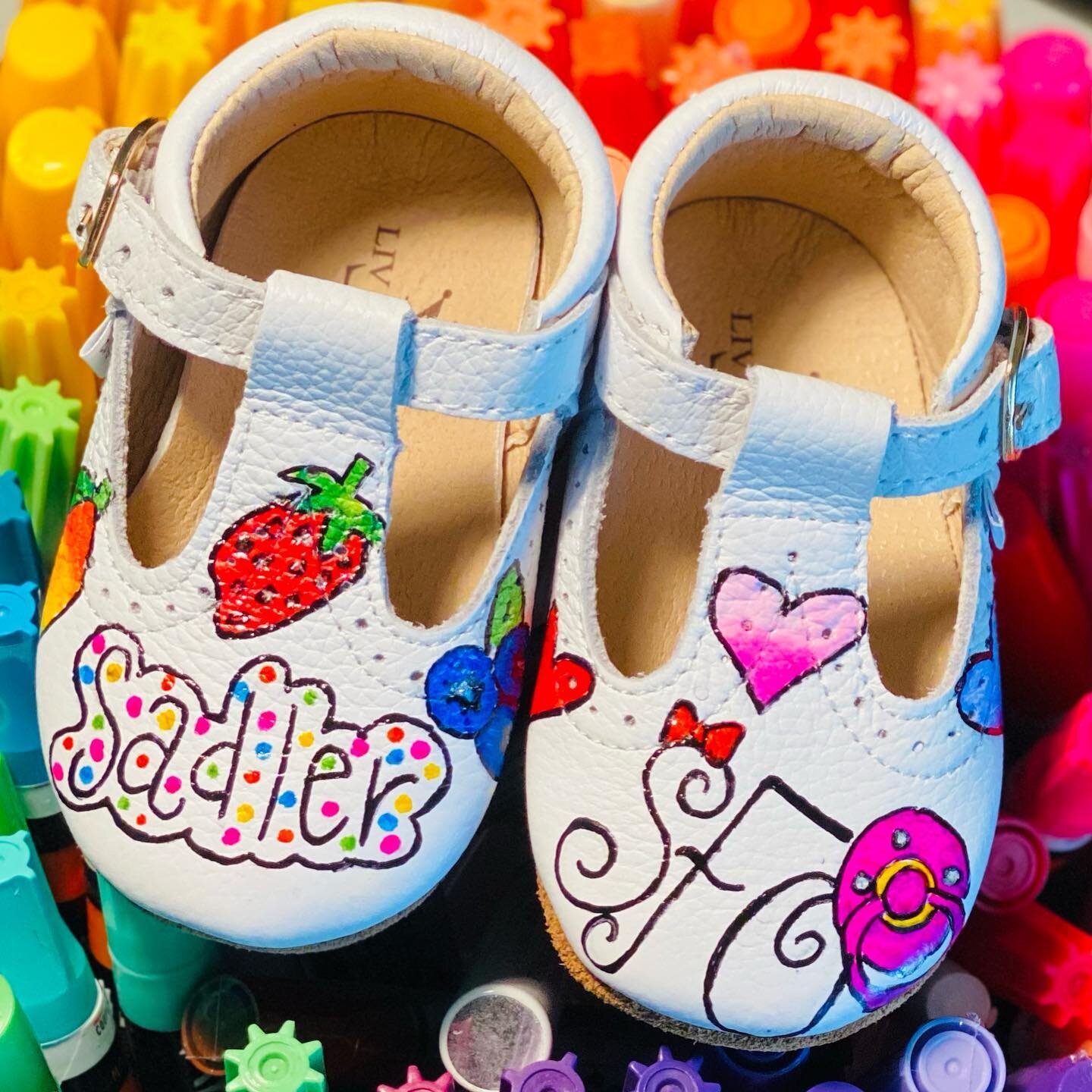 Sweet sweet Sadler&hellip;.We are obsessed over these little crib shoes! Hope you love them sweet girl! 

#solecandy214 #custom #customkicks #love #instalove #babygirl #fashion #charity #motherhood #toddler #bhfyp #help #preschool #instakids #communi