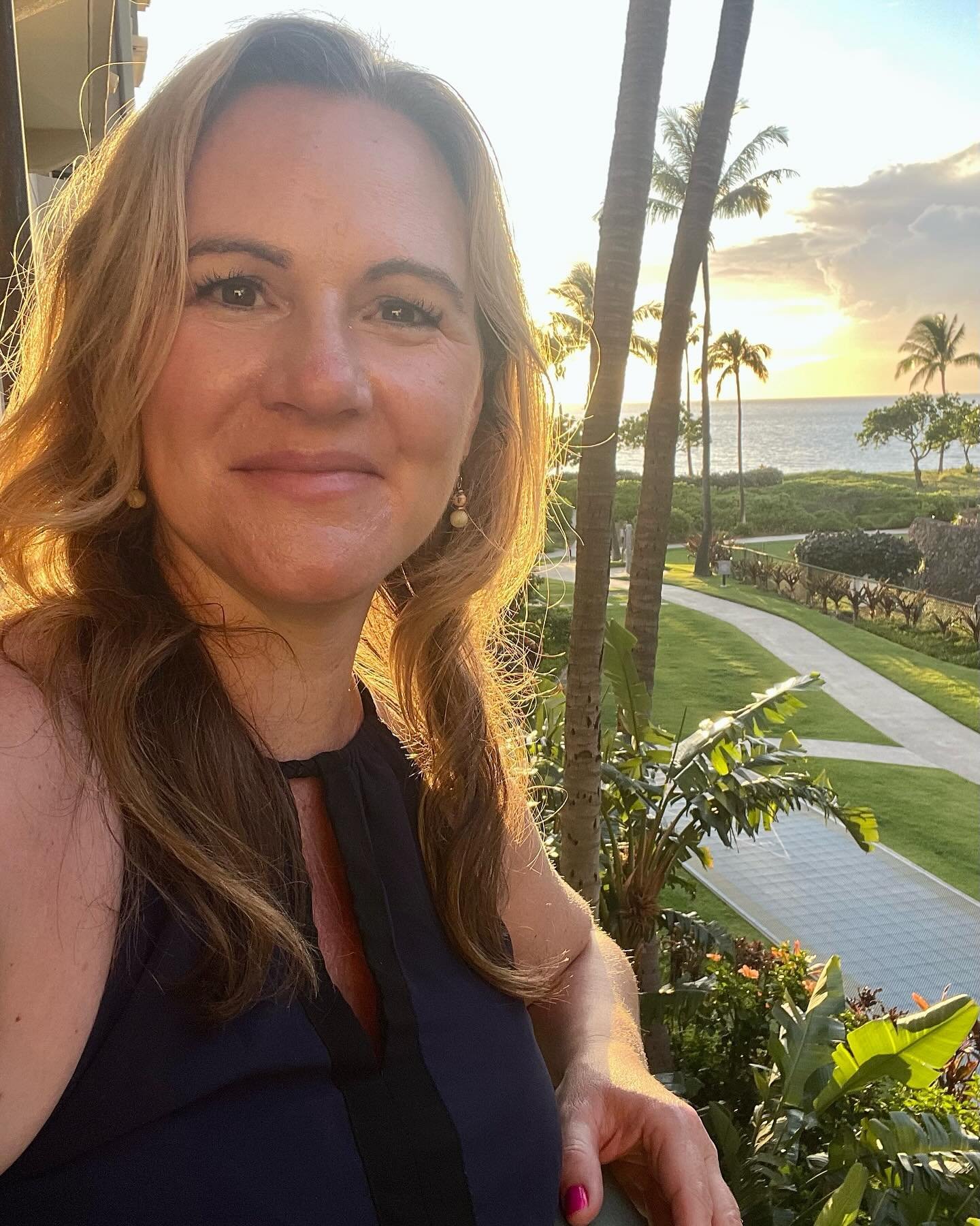 🌅 Resilience Reminder ☀️

Watching this sunset in Maui brought a profound calm and peace to my body and soul. Working hard in a Silicon Valley tech company and as a podcast host means my life is often hectic. It demands resilience and the ability to