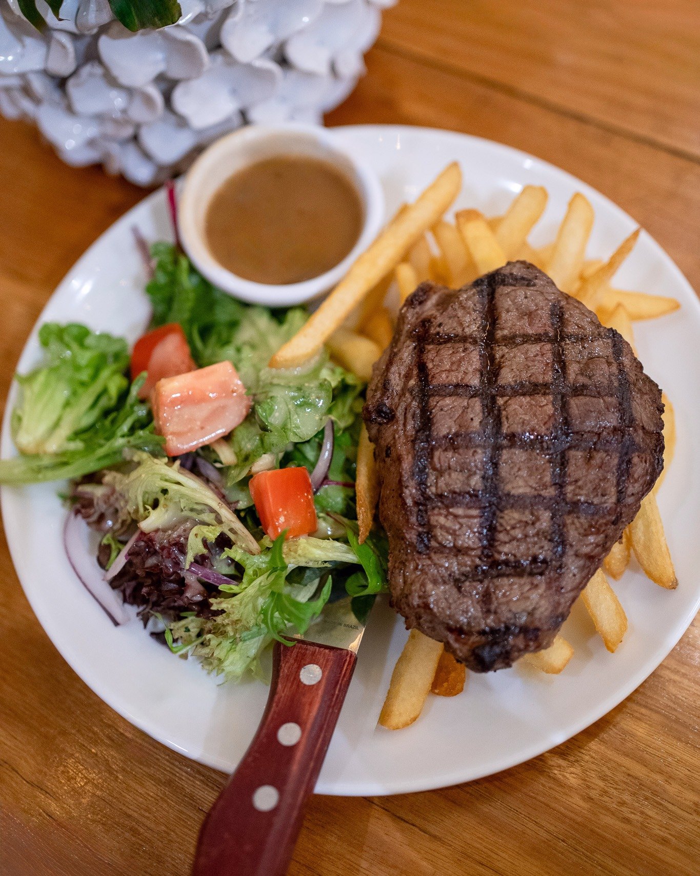 No dinner plans? No problem. If steak&rsquo;s calling, we&rsquo;ve got the answer &mdash; juicy, tender and served with chips, salad and your choice of gravy. Book a table or just stroll on in. Dinner&rsquo;s sorted.

+++

#SydneyEats #SydneyFoodie #