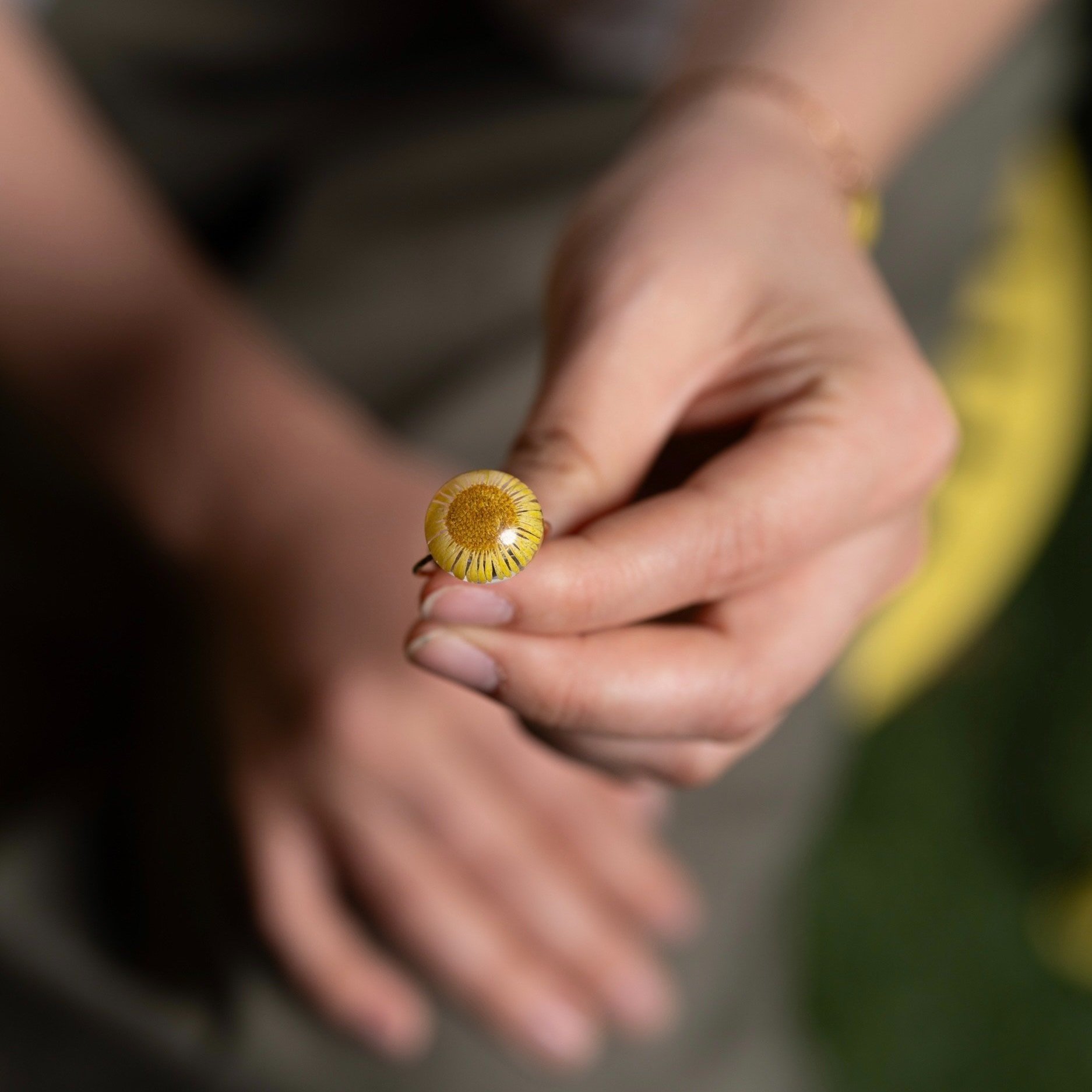 Golden flower ring