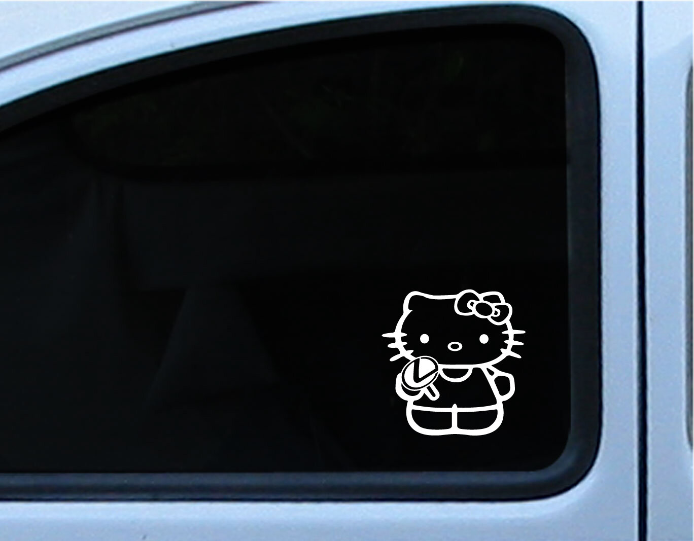 Hello-Kitty-LEXUS.jpg