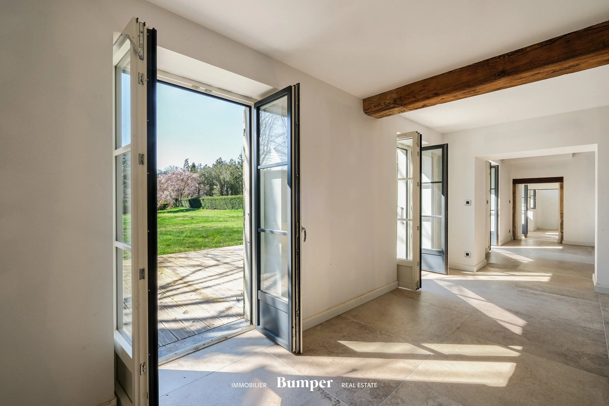 Maison 7 pièces 233 m² · à Saint-Genis-Laval · 232,8 m² · 841 346 €