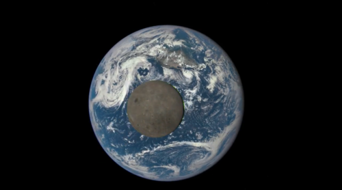 The size of the Earth from the Moon