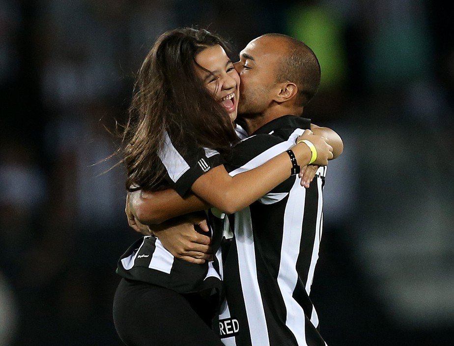 >> Feeling a Goal <<