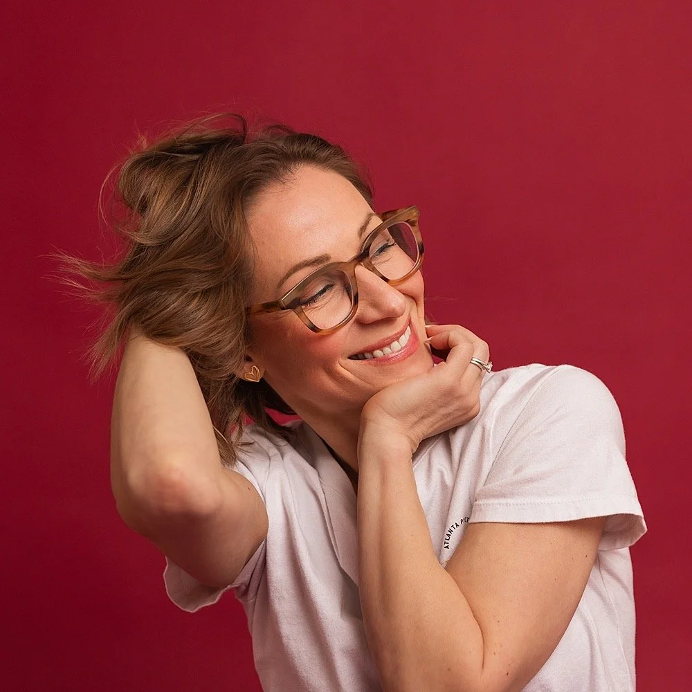 A few things you probably don&rsquo;t know about me (V-Day edition 💋)

- I&rsquo;m in love with ambition. Watching women own their power? Immediate 😍 

- I will absolutely make you dance at your shoot. &ldquo;I&rsquo;m awkward&rdquo; is not accepte