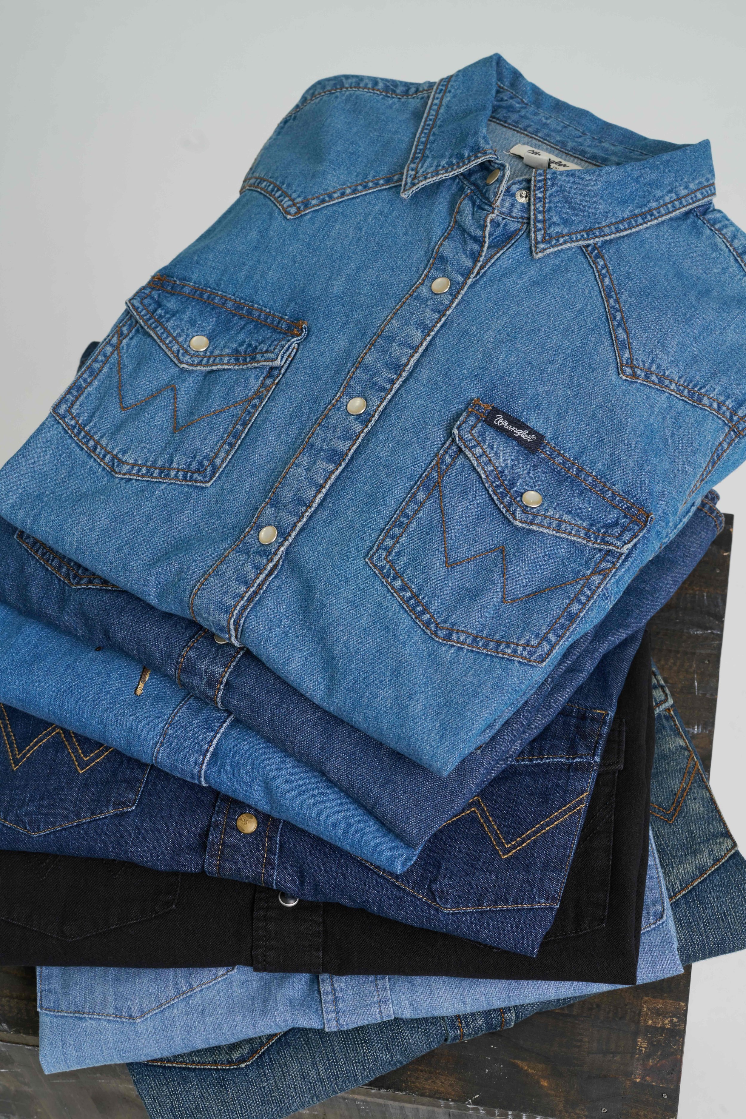 FW25 LAYDOWNS_SHOT 8_DENIM SHIRTS_LF01_LEO_6405.jpeg