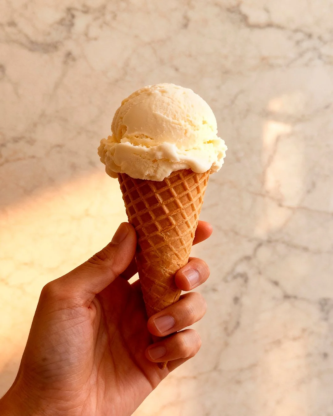 🤍 Alla v&aring;ra smaker b&auml;r p&aring; en historia. H&auml;r &auml;r Italiensk Vanilj.

Italiensk Vanilj har varit med oss &auml;nda sedan starten 1977. Tillsammans med Italiensk Choklad och Hallonsorbet var den en av de allra f&ouml;rsta smaker