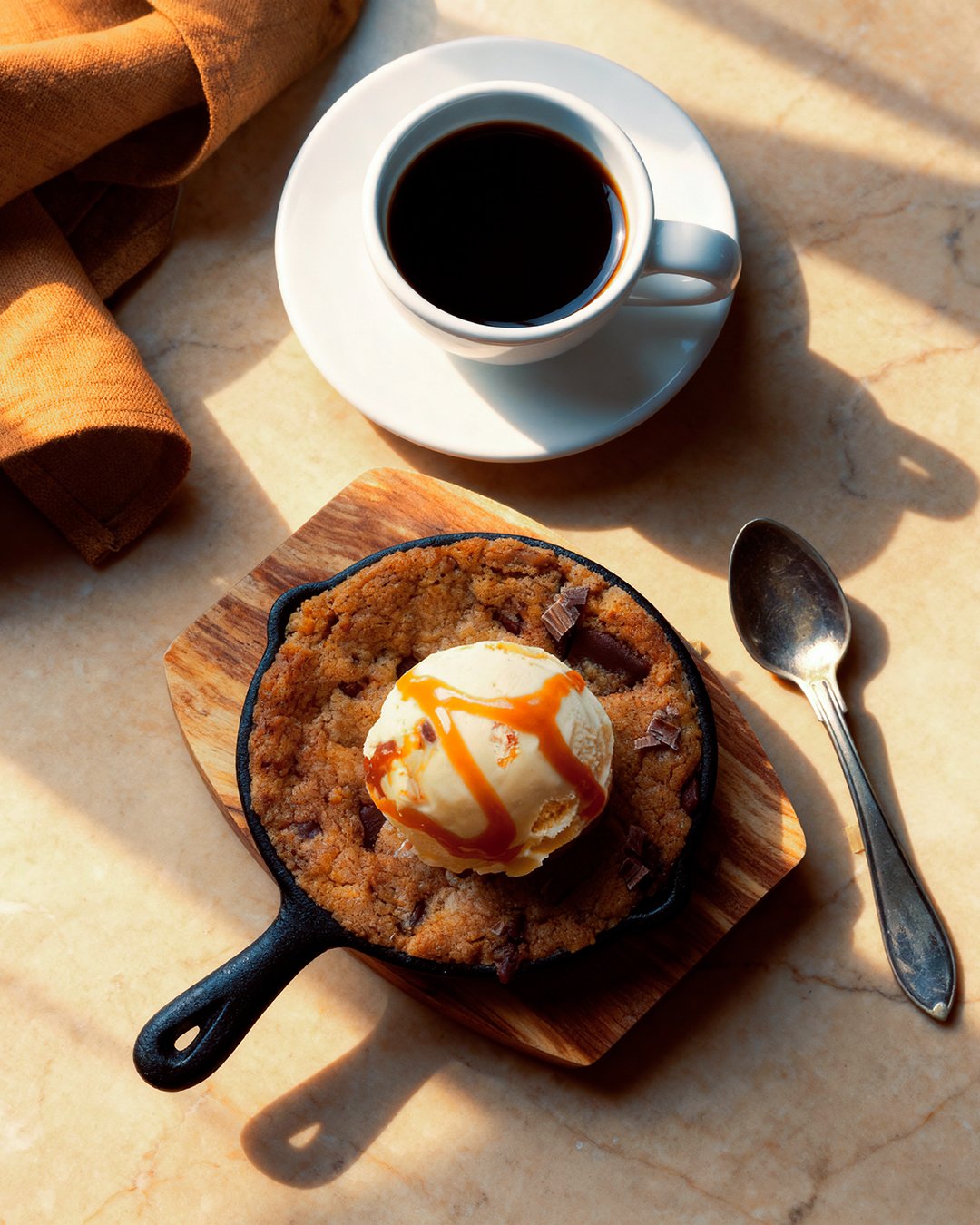 Fika &auml;r en &auml;lskad tradition i Sverige - en stund att njuta, g&auml;rna tillsammans med andra. Glass g&ouml;r alla fikastunder godare! Vem fikar du med? #lejonetochbj&ouml;rnen #svensksuperpremiumglass #v&auml;rdattdela #fika