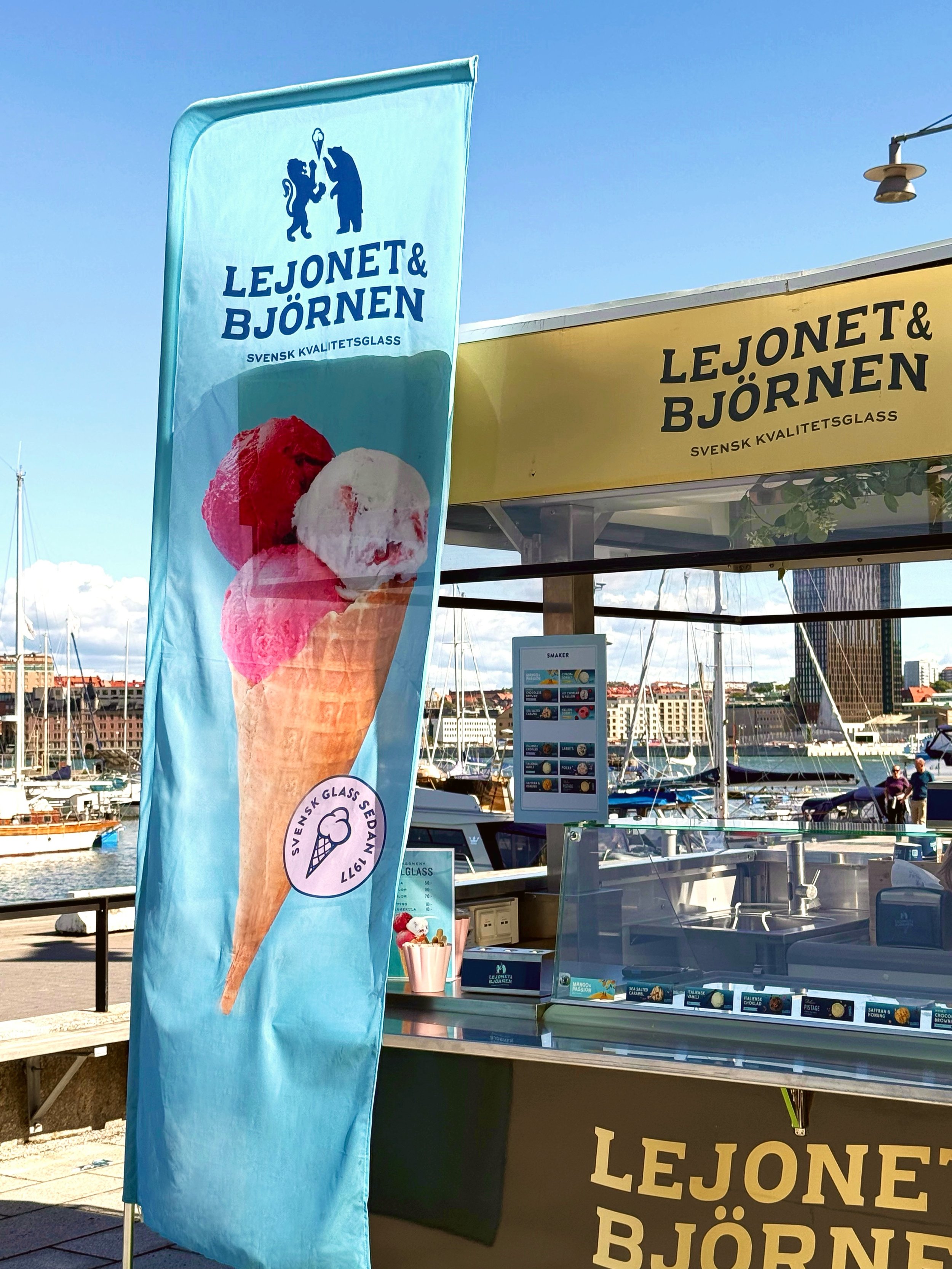V&aring;r TopBox p&aring; Lindholmspiren &auml;r &ouml;ppen alla dagar 11.30&ndash;17.30. 🍨

📍 Lindholmspiren 7

Varmt v&auml;lkomna f&ouml;rbi! 🩵

#lejonetochbj&ouml;rnen #svensksuperpremiumglass #lindholmspiren #g&ouml;teborg #kulglass